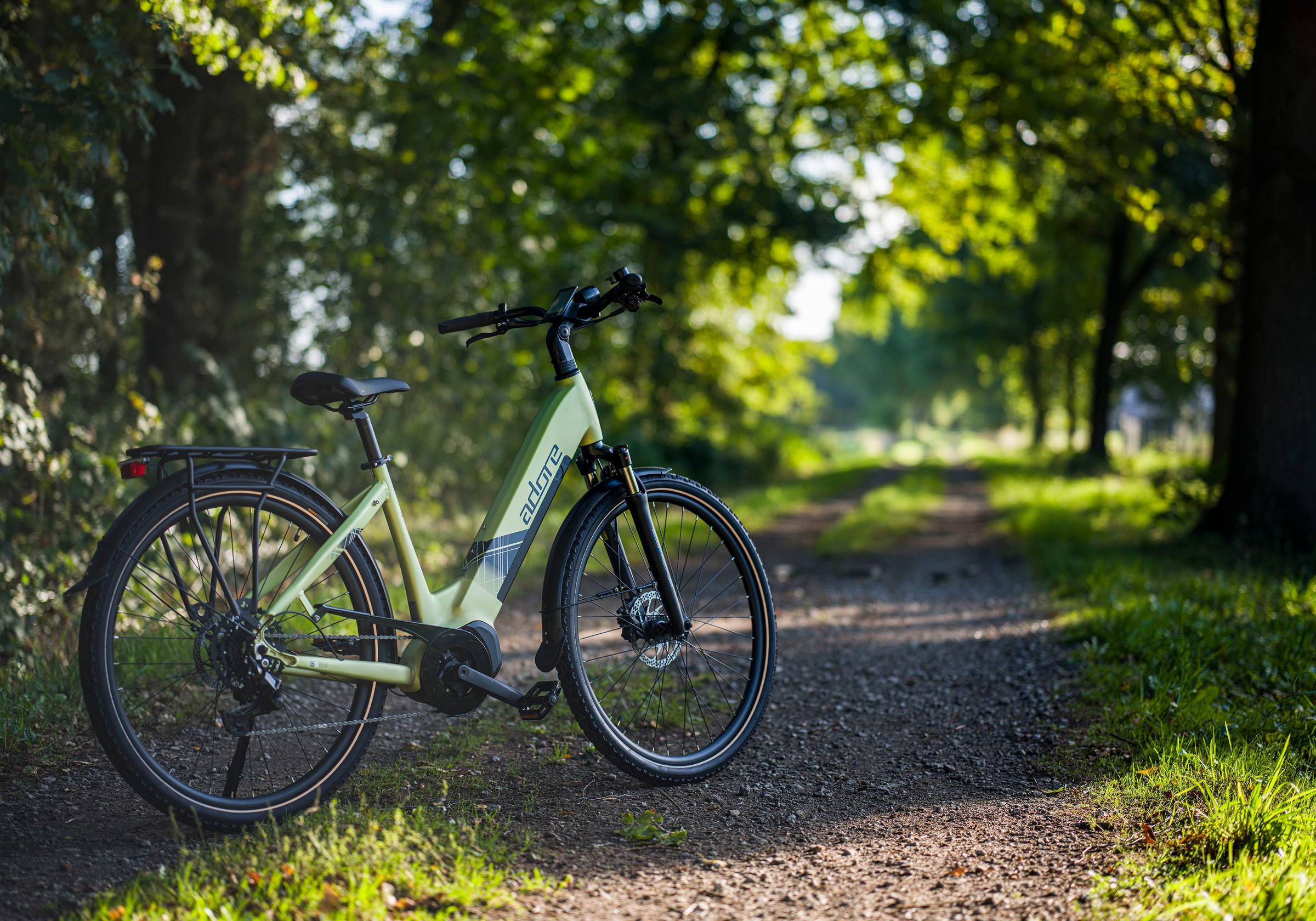 Adore E-Bike »28" Alu Cityfahrrad CX-380 Mittelmotor 85NM / 15Ah Lime Green matt«, 9 Gang, Shimano, Cues, Mittelmotor 250 W