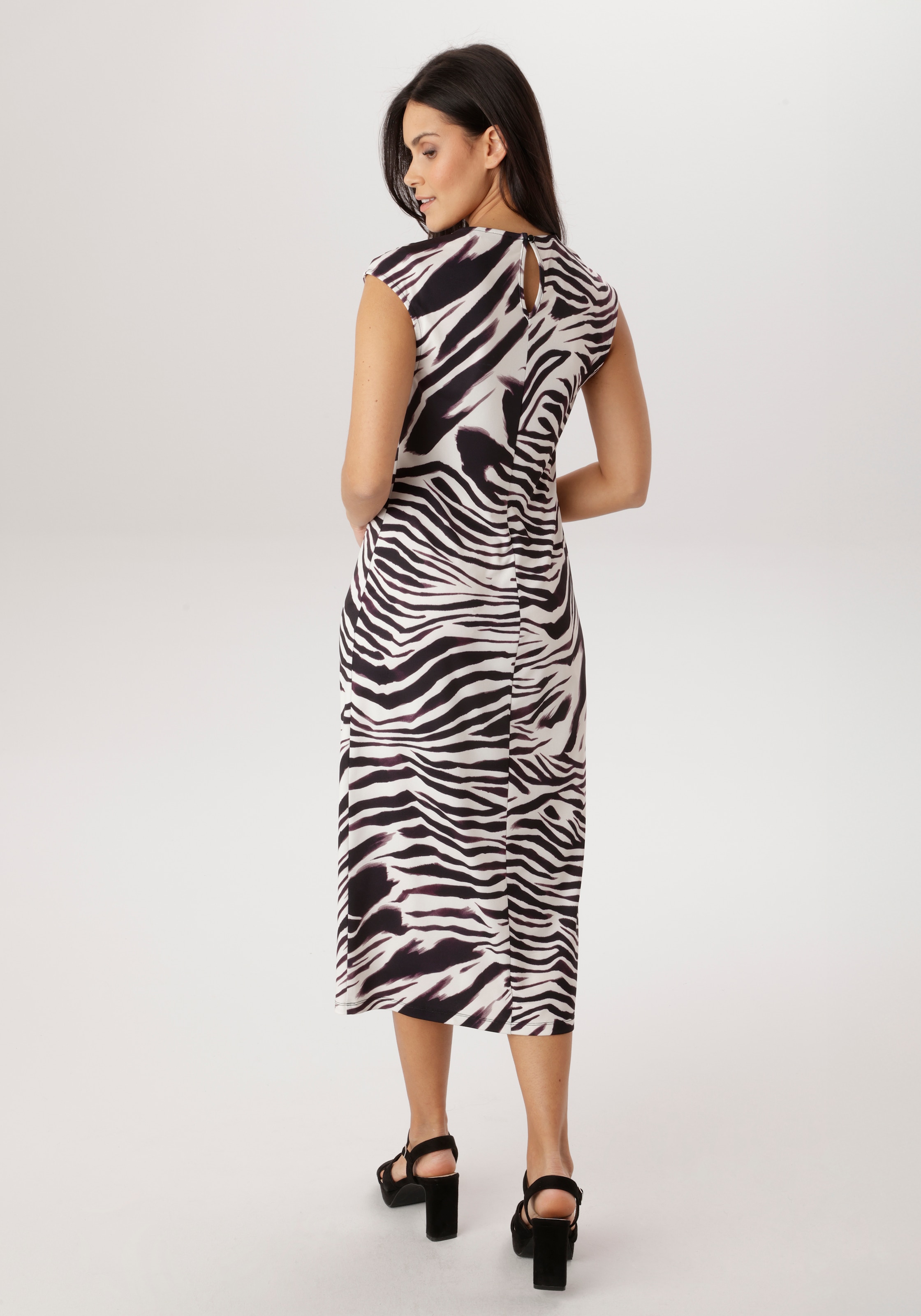 Aniston SELECTED Midikleid im trendigen und raffinierten Animal-Print allover