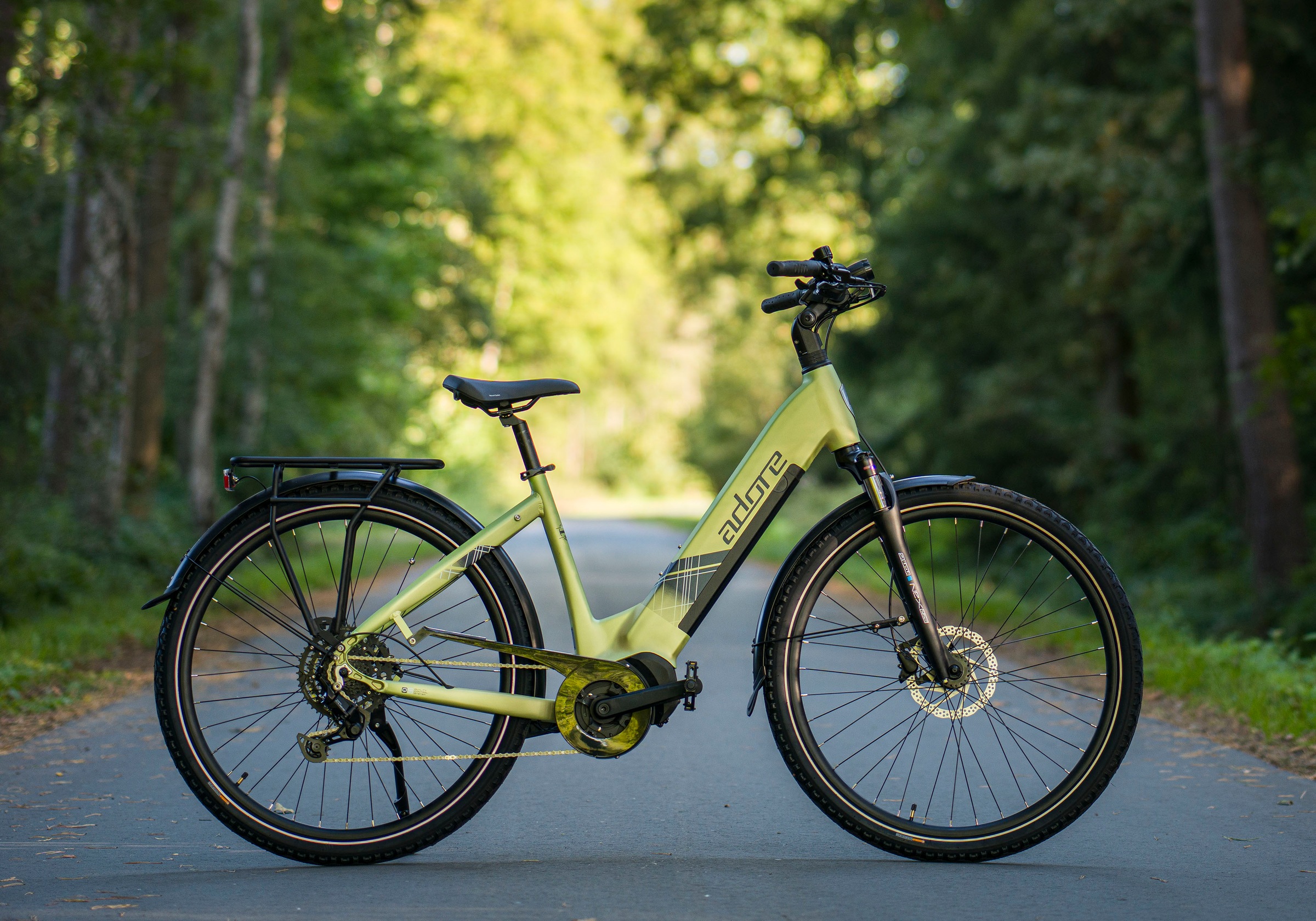 Adore E-Bike »28" Alu Cityfahrrad CX-380 Mittelmotor 85NM / 15Ah Lime Green matt«, 9 Gang, Shimano, Cues, Mittelmotor 250 W