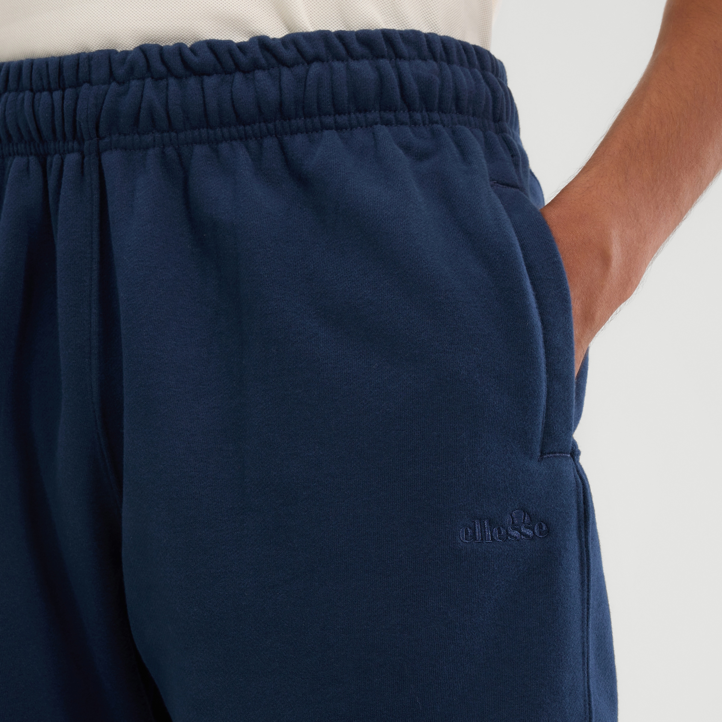 Ellesse Sweatshorts »ZANICA SWEAT SHORT«  mit Seitennahttaschen, aus Baumwolle und Polyester