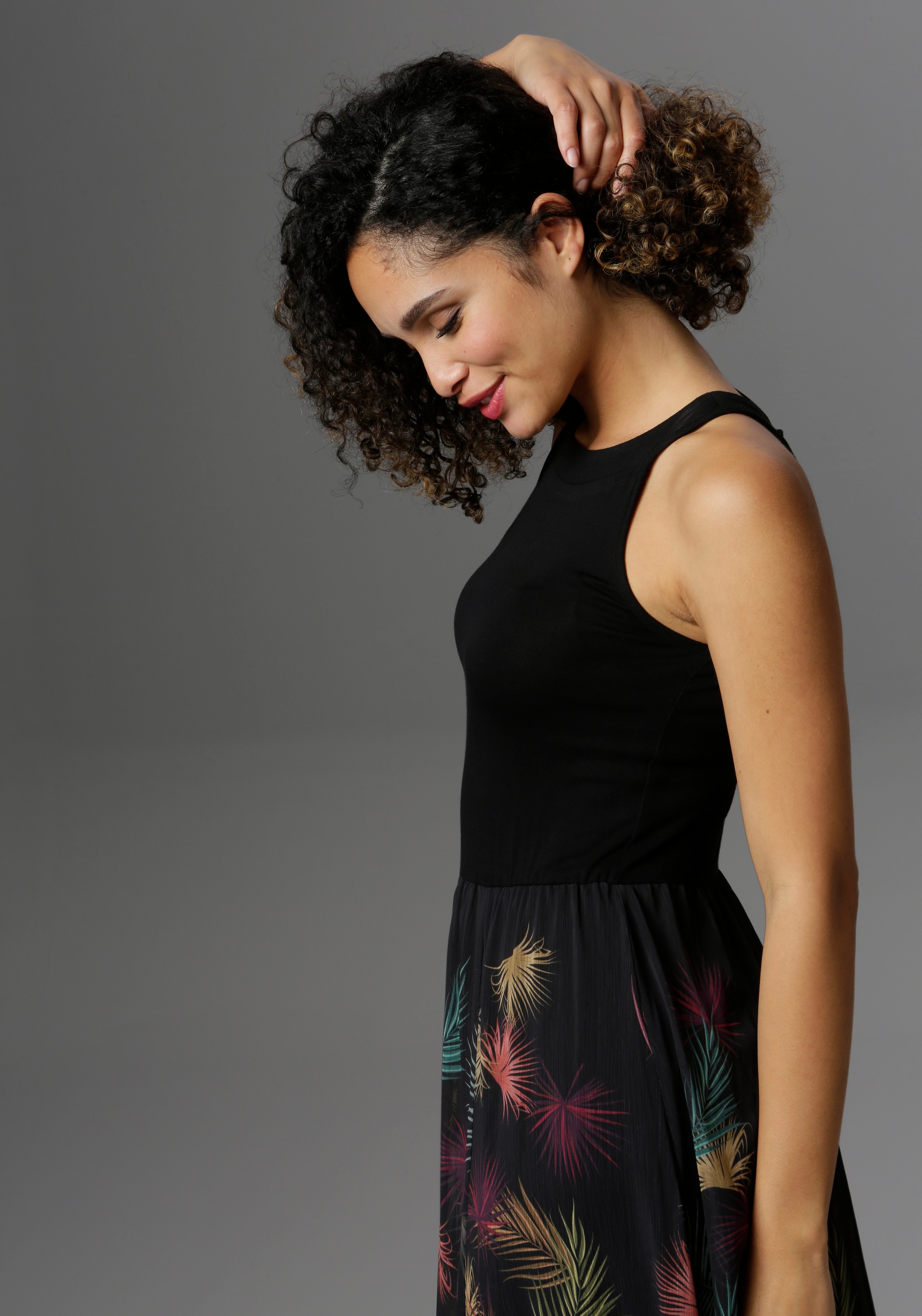 Blätterdruck Sommerkleid, bestellen mit online Aniston SELECTED buntem