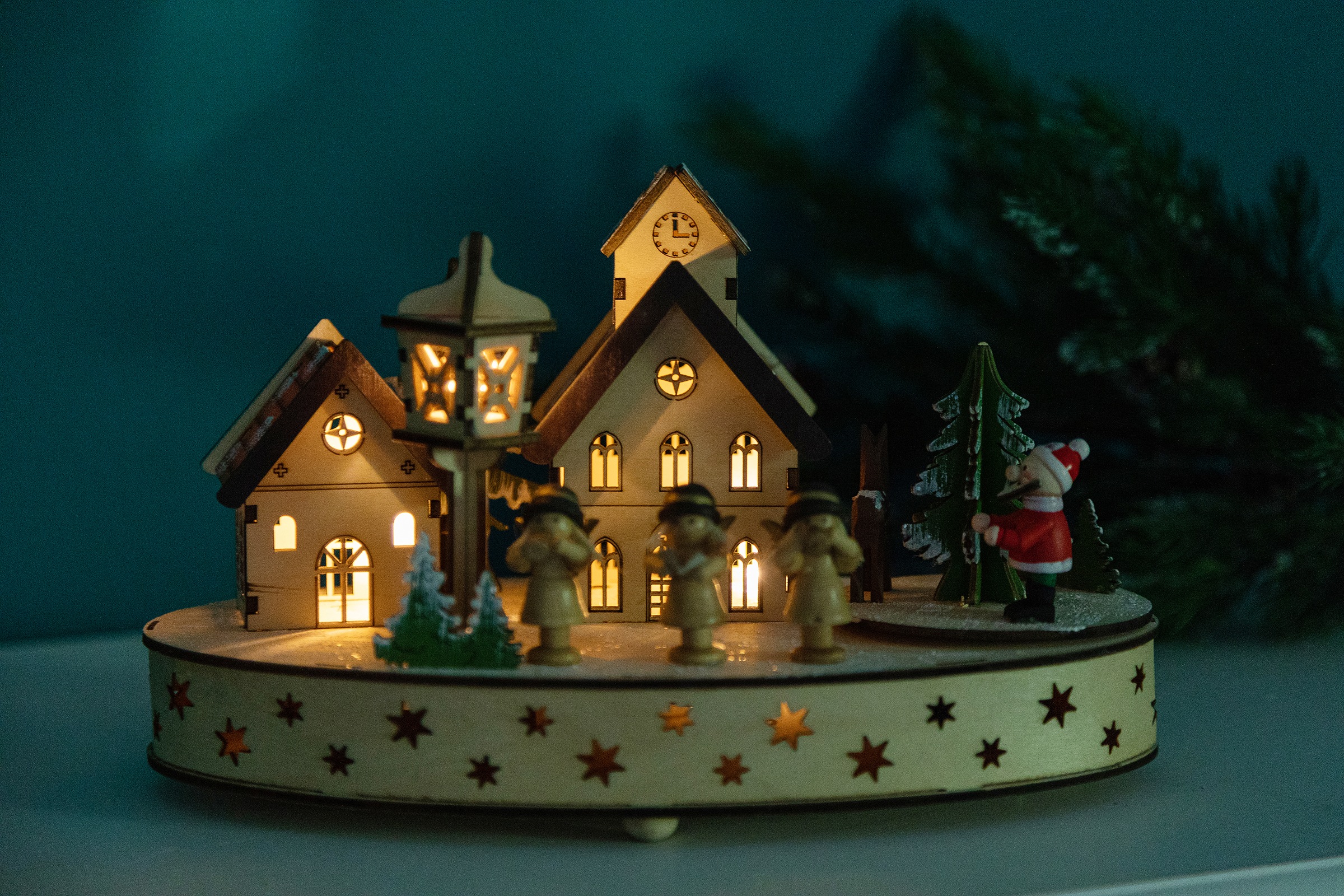 Myflair Möbel & Accessoires Weihnachtsdorf »Winterlandschaft, Weihnachtsdeko«, Spieluhr mit Musik, aus Holz, Höhe ca. 15 cm
