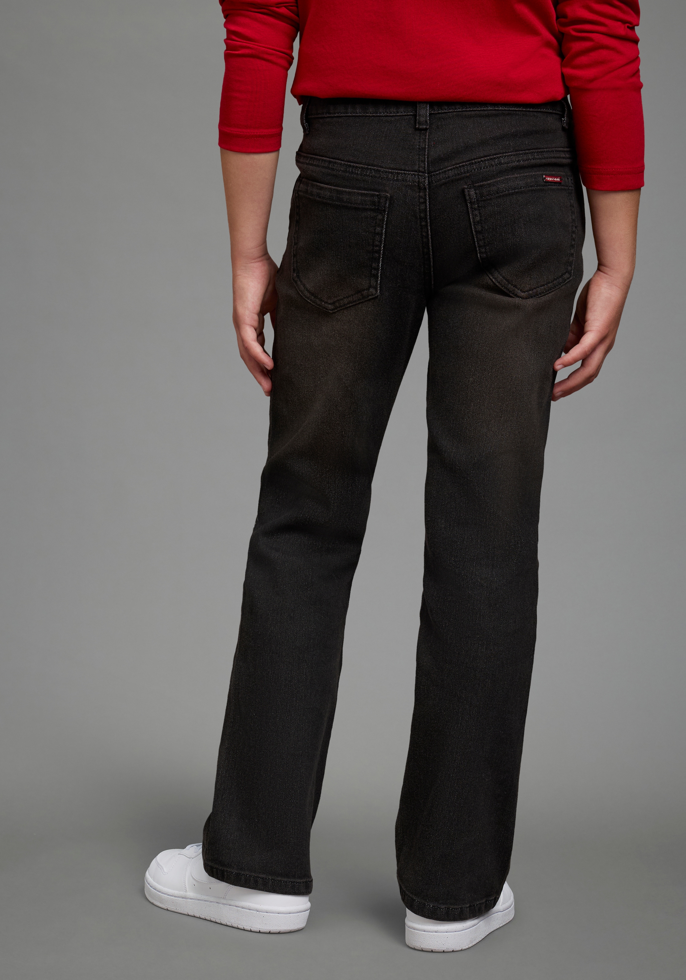 Bruno Banani Bootcut-Jeans »Stretchjeans mit Nieten an Seitennaht, perfekter Modeartikel« Jeans in Bootcut Fit, mit Glitzersteinen, mit Abriebeffekten