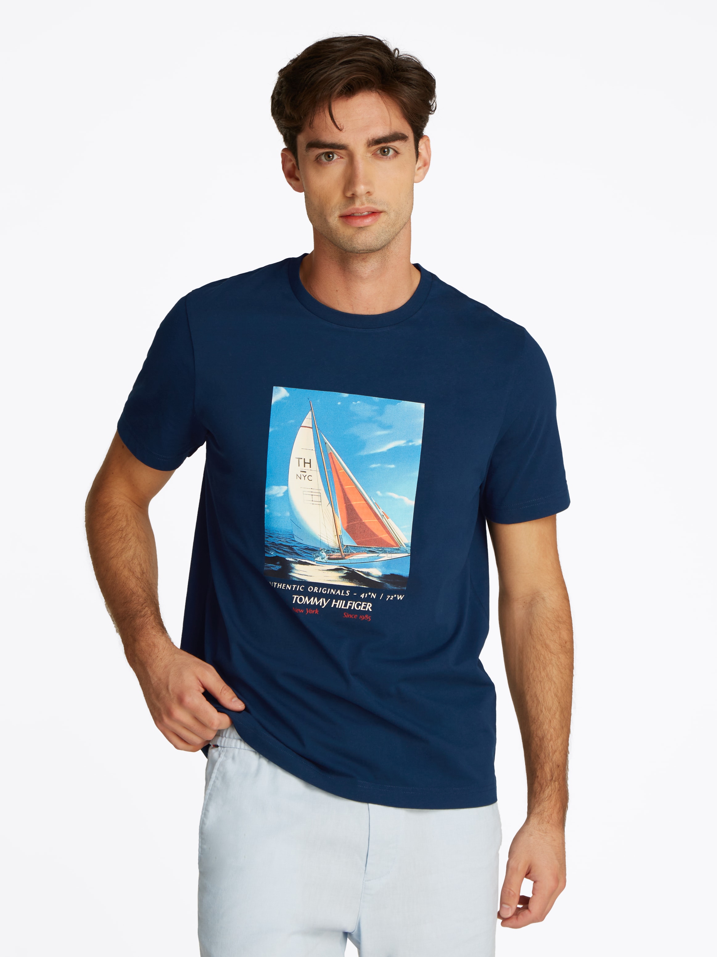 Tommy Hilfiger T-Shirt »HILFIGER COLOR PHOTO PRINT TEE«, mit modischem Print