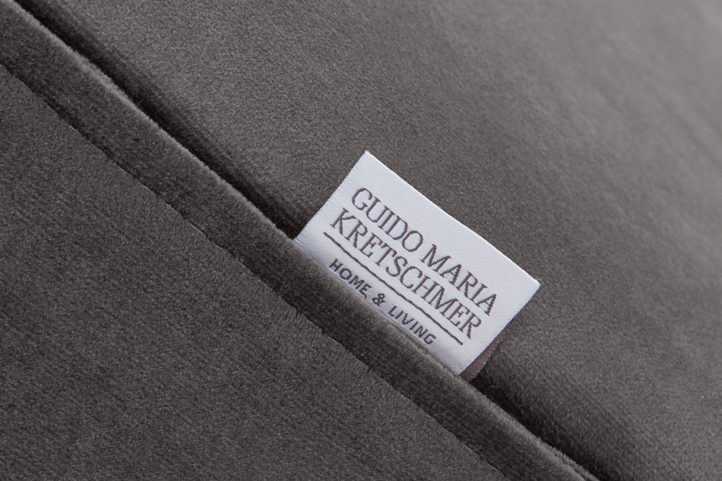 Guido Maria Kretschmer Home&Living 2,5-Sitzer »Chilltime, elegant und bequem, Komfortsitzhöhe 46cm, Breite 237cm«, mit eleganter Kreuznaht in den Rückenkissen, Breite 237 cm