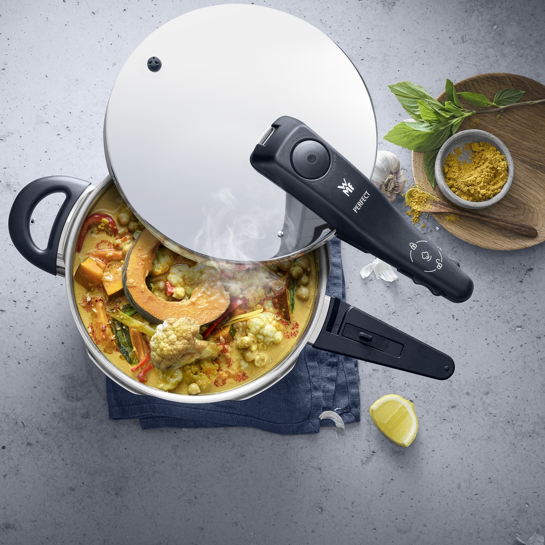 WMF Schnellkochtopf »Perfect One Pot, Dampfkochtopf Induktion 4,5l + 3l, großes Kochsignal« Set, 1x Schnellkochtopf 4,5 I mit Deckel und 1x Schnellbratpfanne 3,0 l, 2 Stk. tlg. Cromargan® Edelstahl Rostfrei 18/10