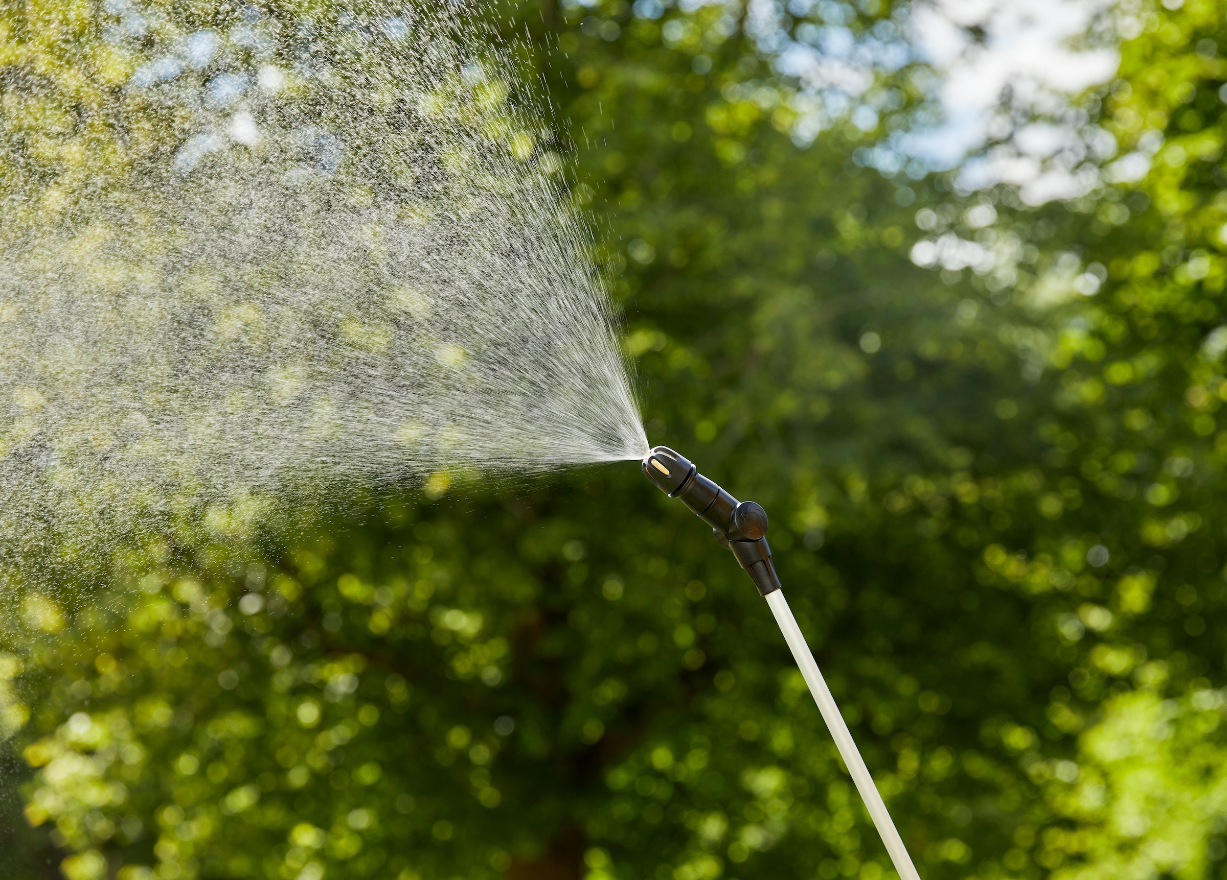 GARDENA Drucksprühgerät »EasyPump« Der akkubetriebene Drucksprüher für die komfortable Pflanzenpflege