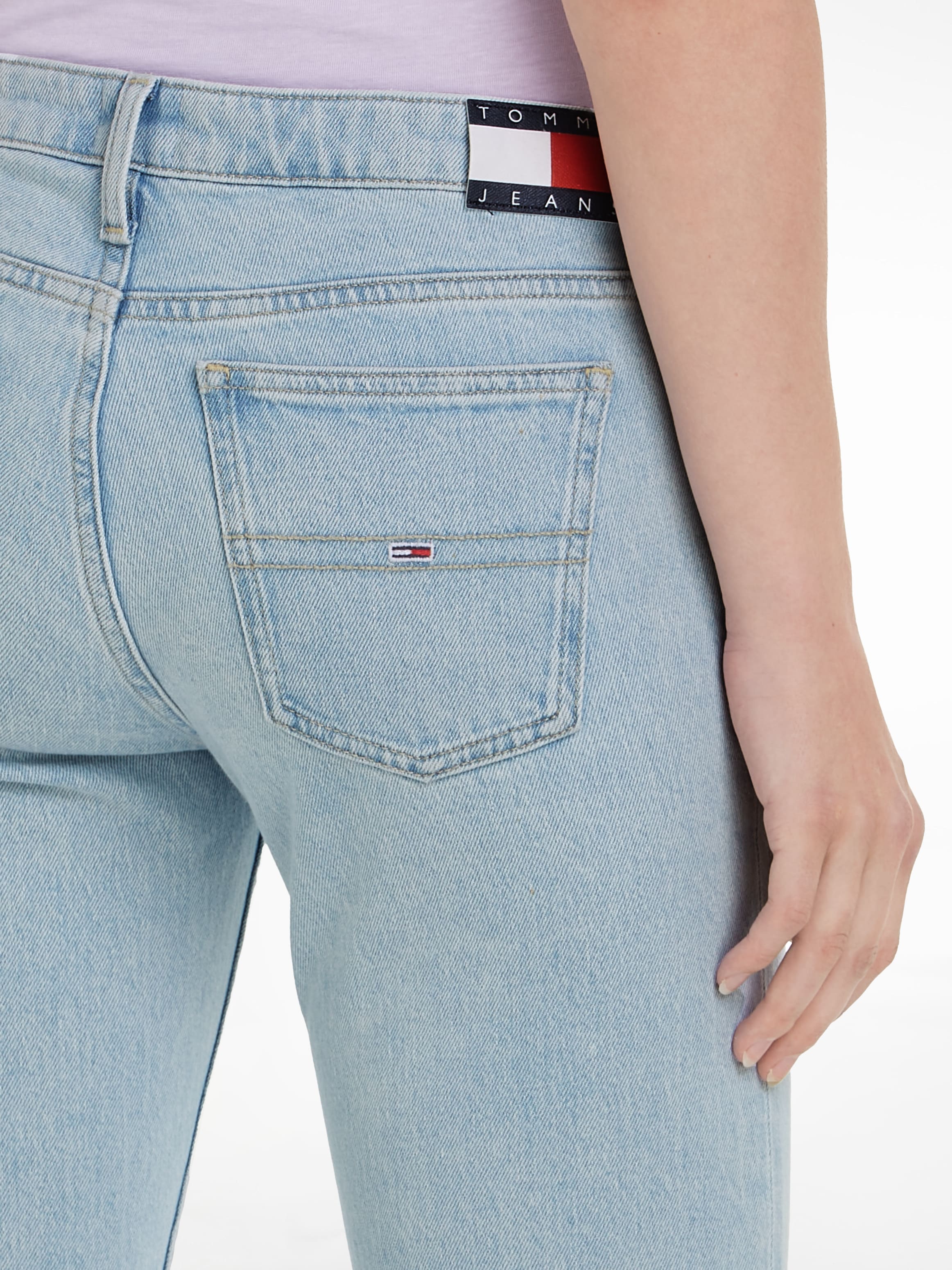 Tommy Jeans Schlagjeans, mit Tommy Jeans Logo-Badge & Flag online kaufen