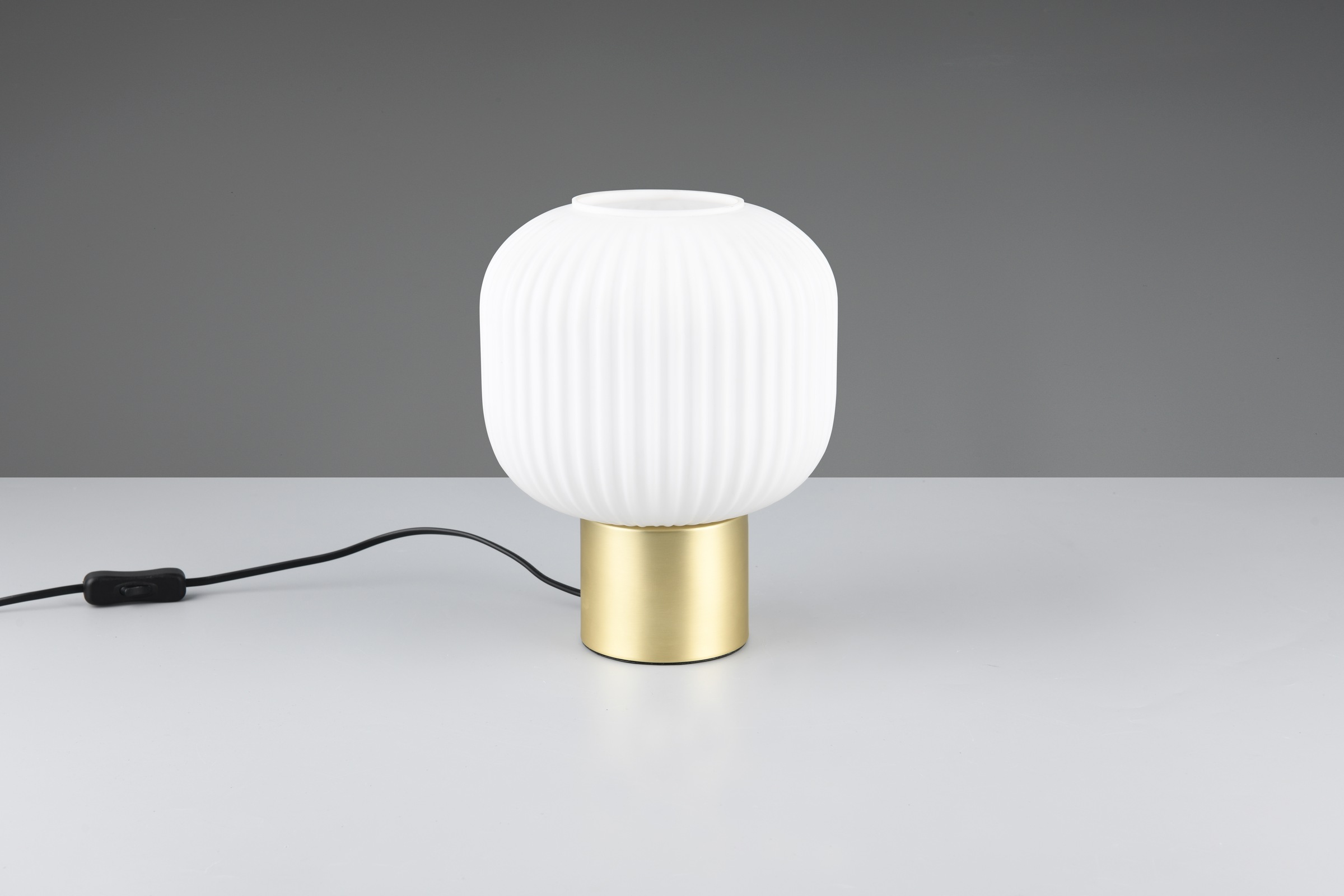 TRIO Leuchten Schreibtischlampe »DIVA, E27 Tischleuchte mit Glasschirm Ø 20cm, exkl 1xE27 max 40W«, 1 flammig, Leuchtmittel E27 | Leuchtmittel wechselbar, Schnurschalter 150cm Kabel Höhe 26cm Nachttischlampe Kommode Sideboard