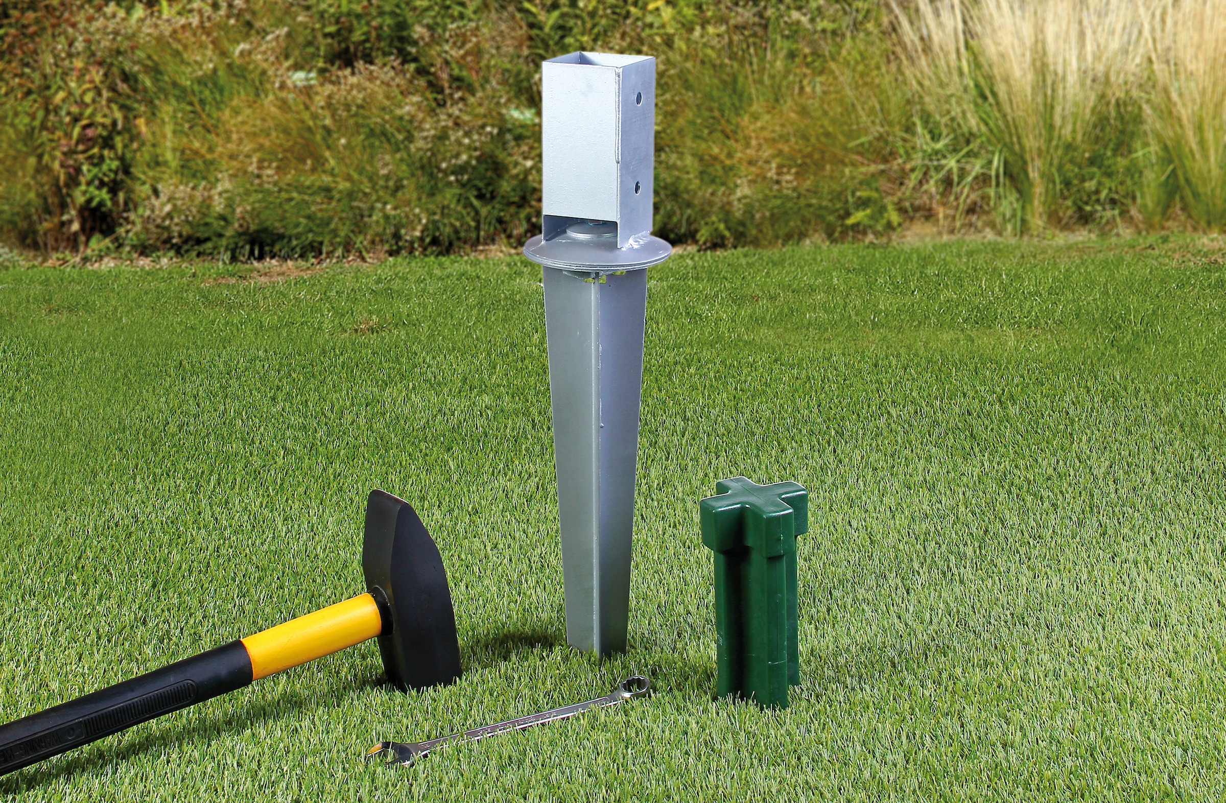 Alberts Einschlag-Bodenhülse »71x71 mm«, für Vierkantholzpfosten, mit verstellbarem Topf, Gesamtlänge 750 mm