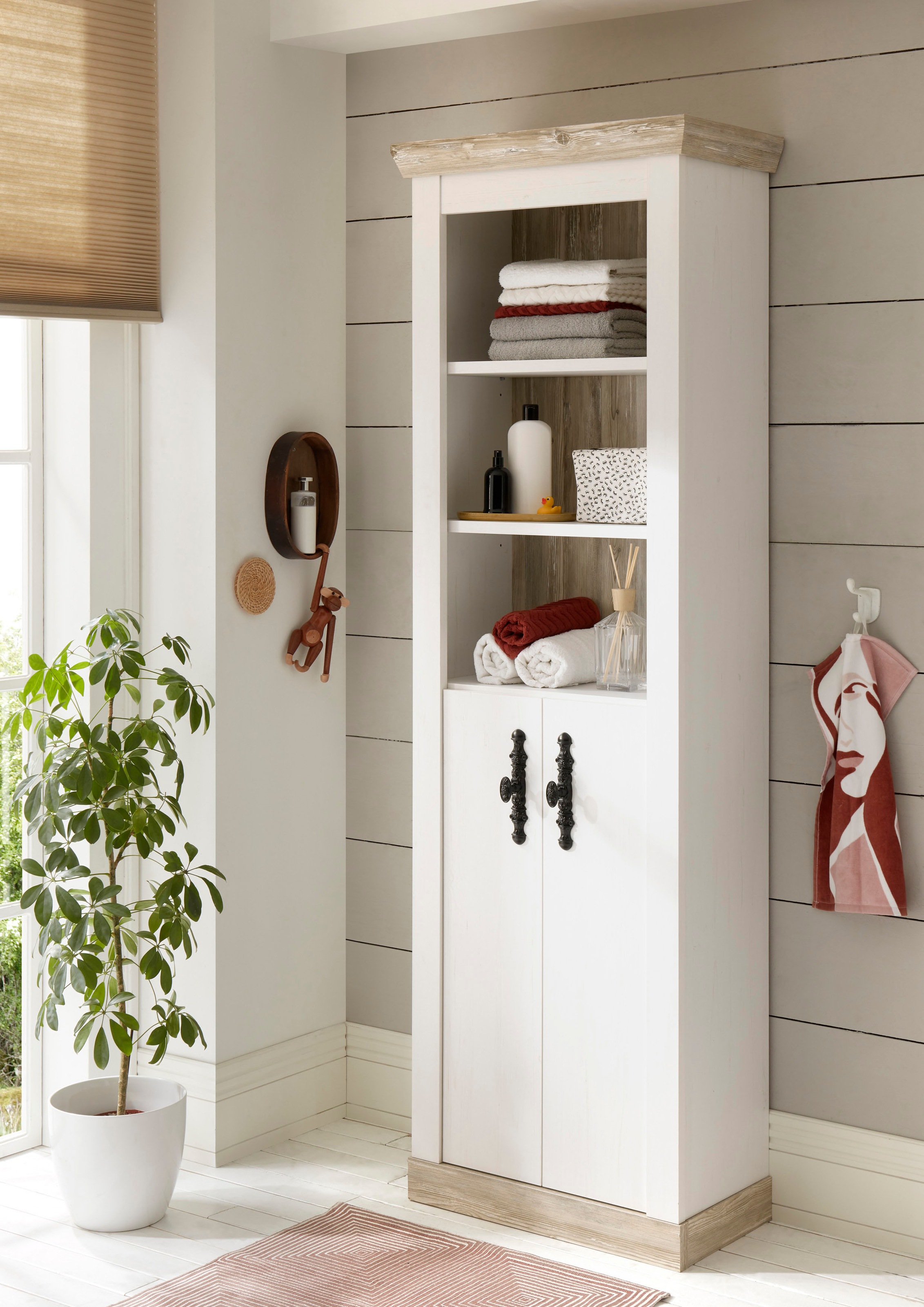 Home affaire Hochschrank »Florenz, Badschrank im Landhausstil, Schrank mit Metallgriffen«, in Pinie Weiß, offene Fächer und ausreichend Stauraum hinter Drehtüren