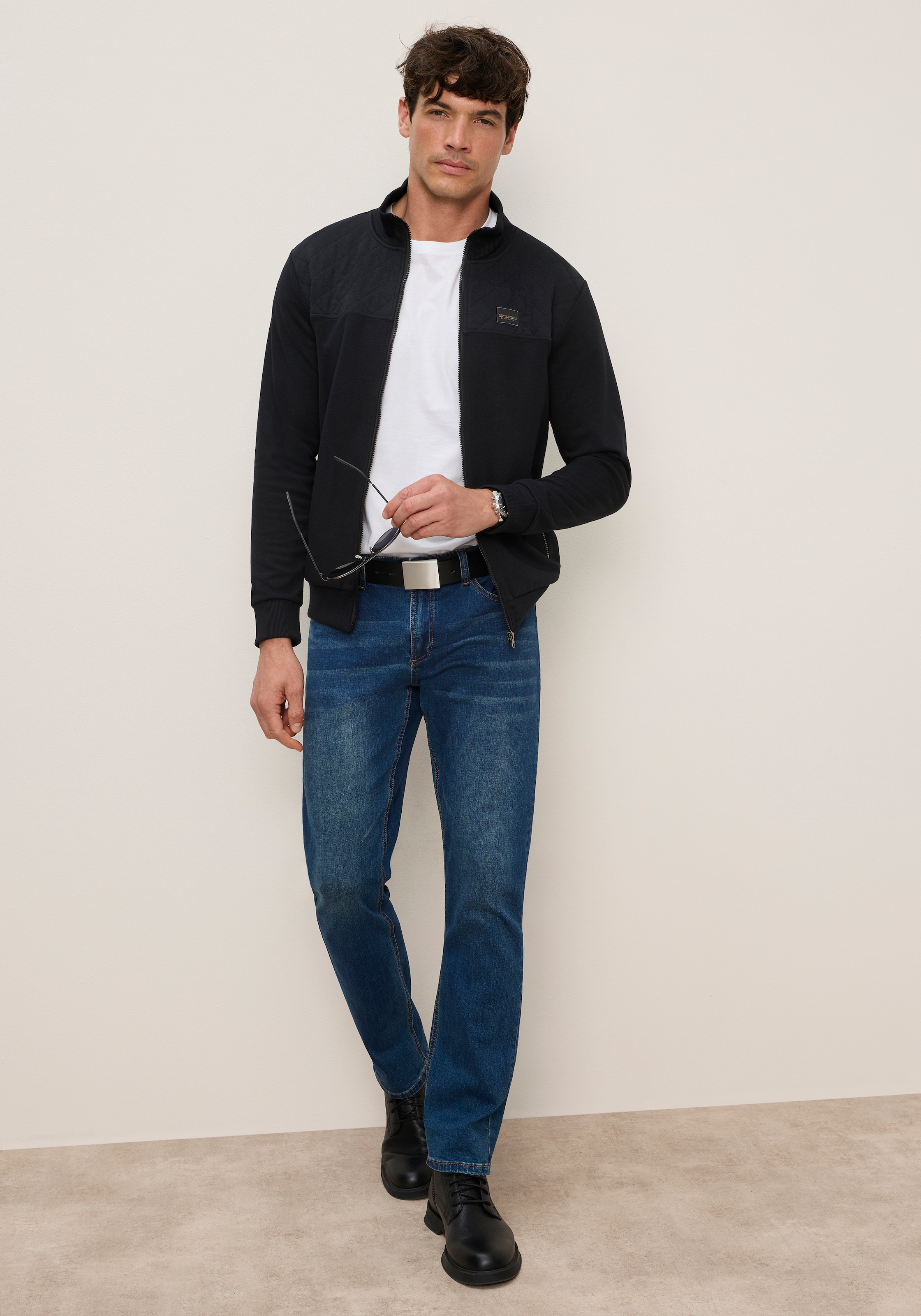 Bruno Banani Sweatjacke mit Karosteppung im oberen Bereich
