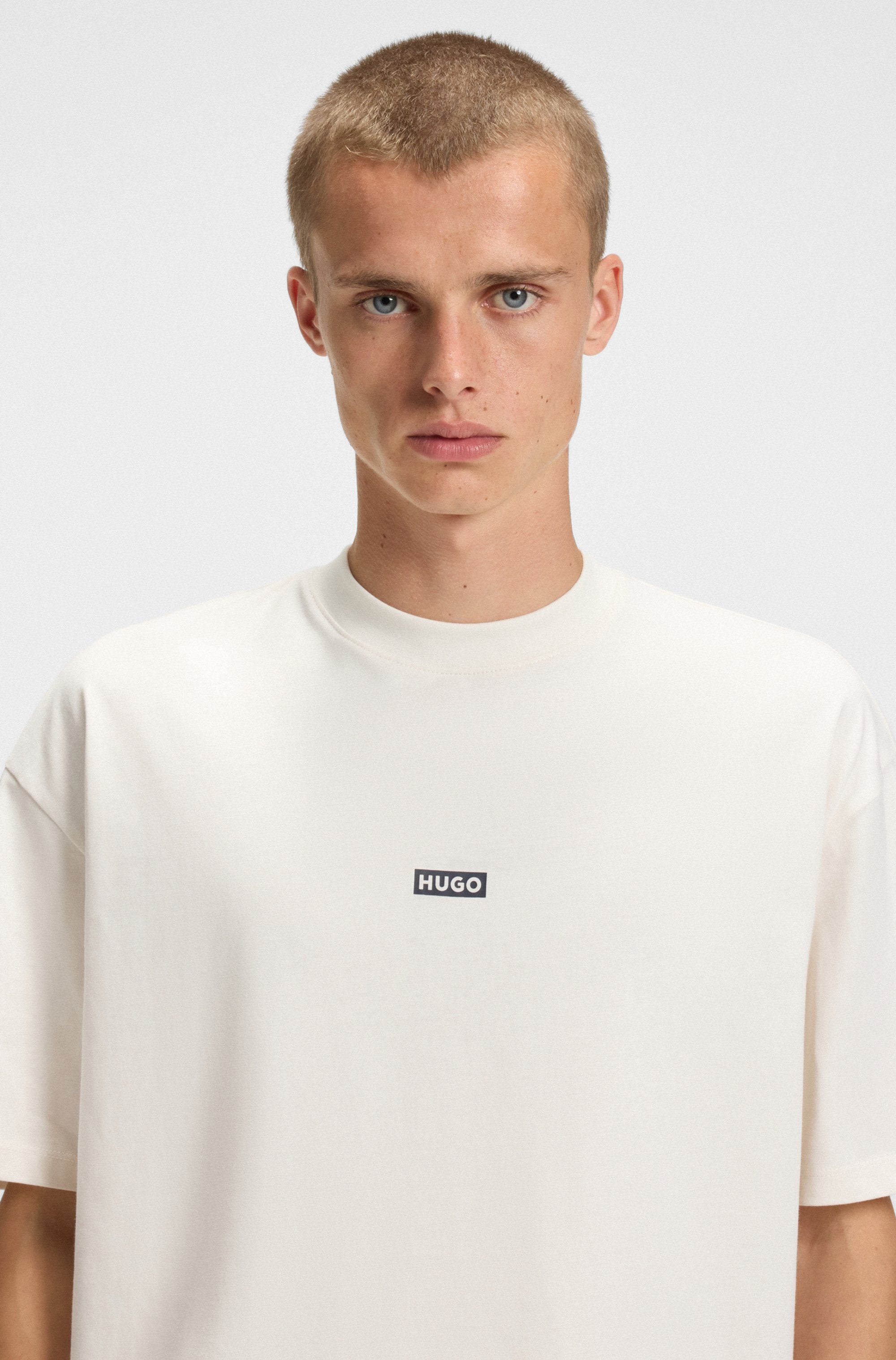 HUGO Blue T-Shirt »Nalono« mit Logodruck, Oversized Look mit Backprint