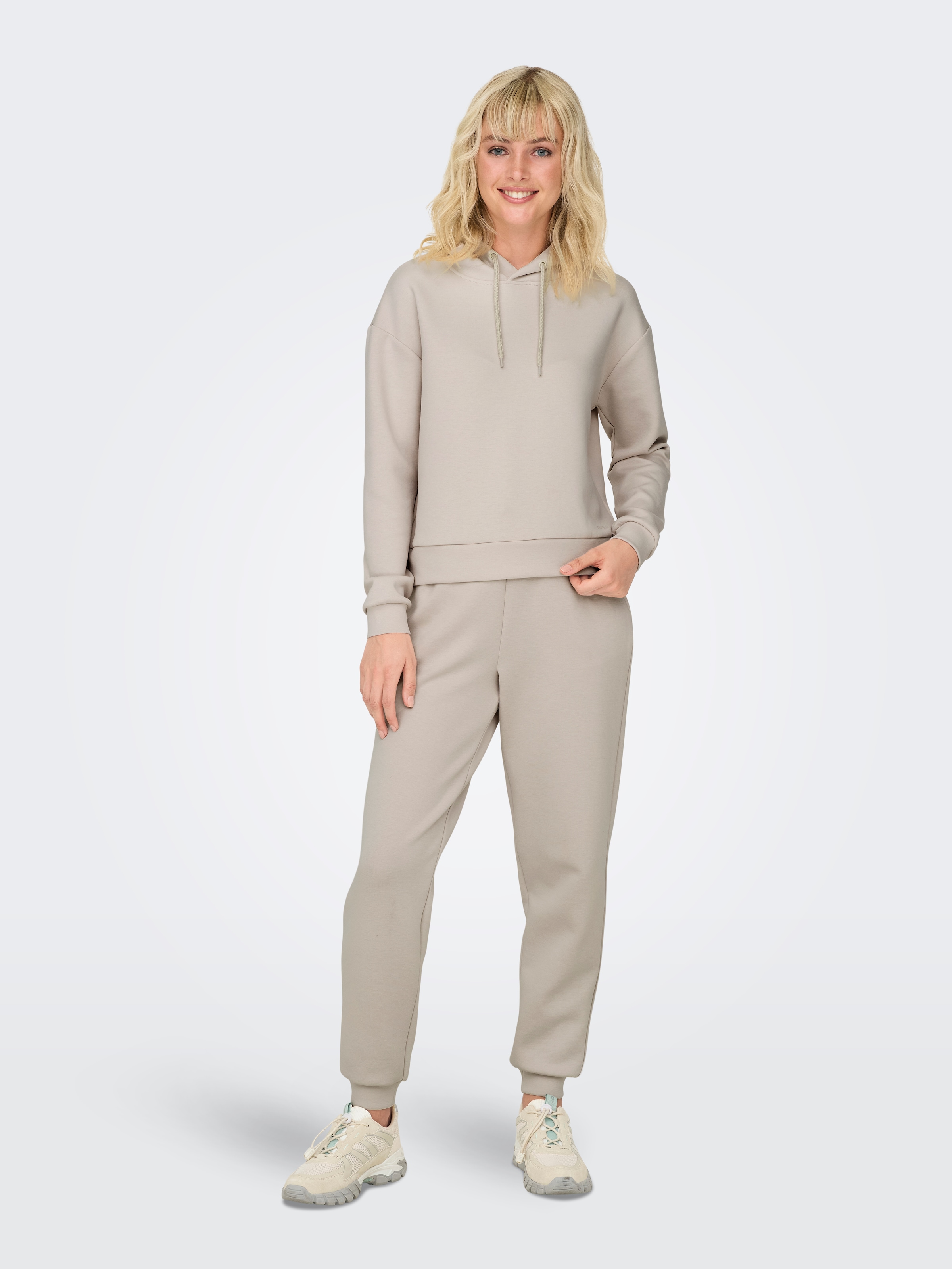 ONLY Play »ONPLOUNGE LS HOOD SWEAT - NOOS«
