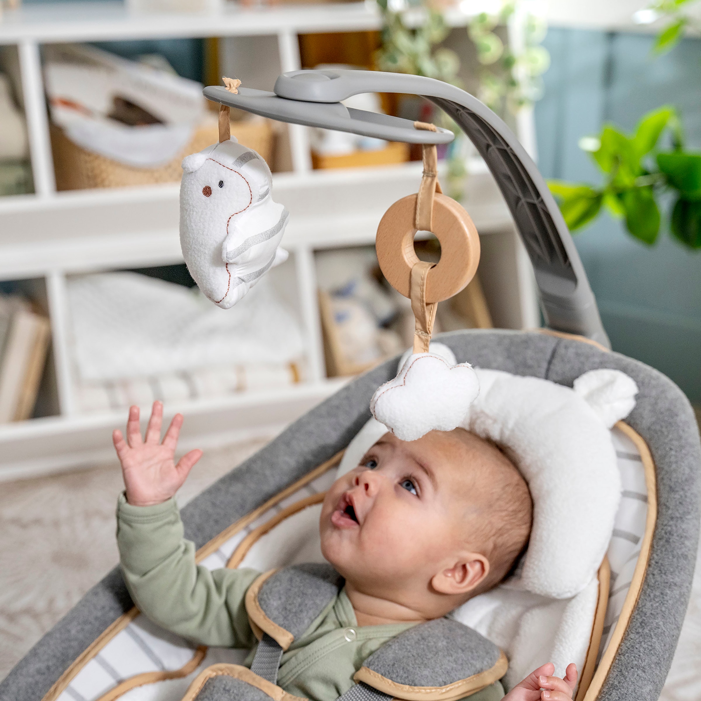 ingenuity Babywippe »Rocking Seat - Bella Teddy«, mit Sound-Effekt