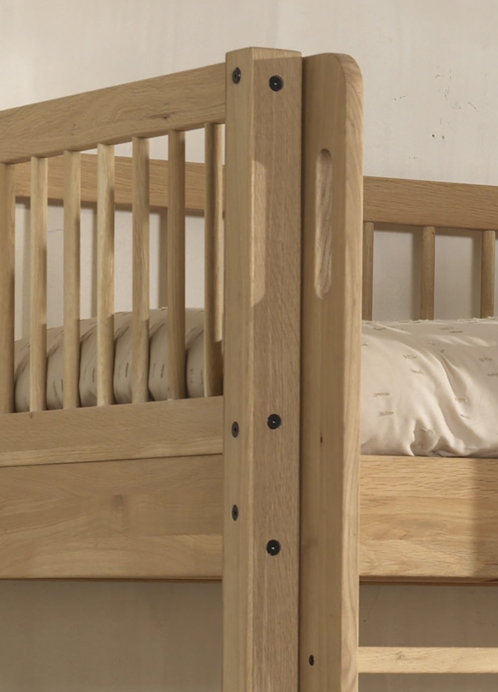 Home affaire Etagenbett »Forrest, Eiche massiv, Made in Europe, langlebige Qualität«, (H/B/T ca. 176/90/200cm), Schublade + unterer Rausfallschutz optional, stabil, 2 Lattenroste