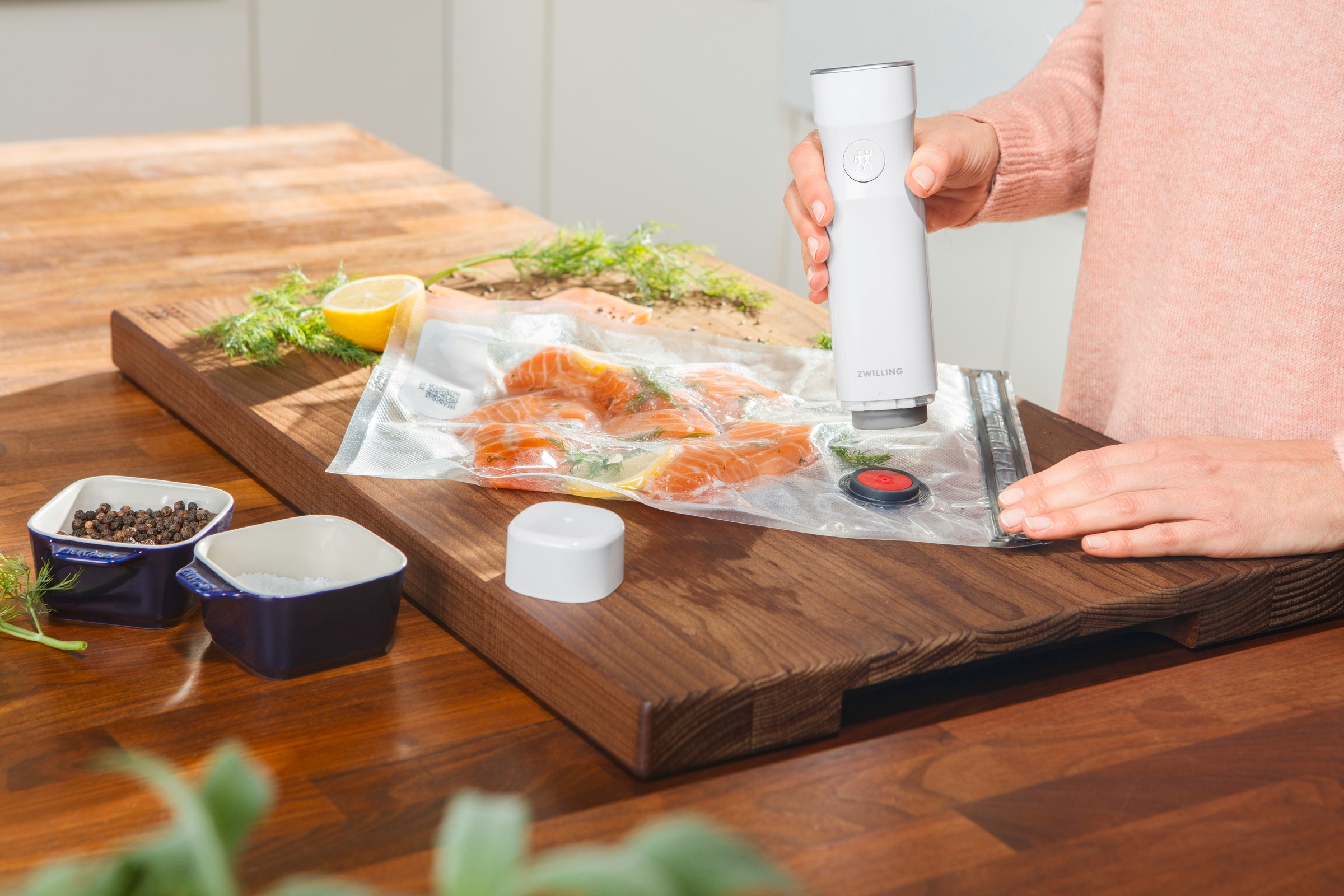 Zwilling Vakuumbehälter »Fresh & Save« Set, Vakuumpumpe inkl. 2 Vakuumboxen & 4 Vakuumbeutel, 7 Stk. tlg. Vakuum Starter-Set, Glas/Kunststoff, Spülmaschinengeeignet, Grey Line