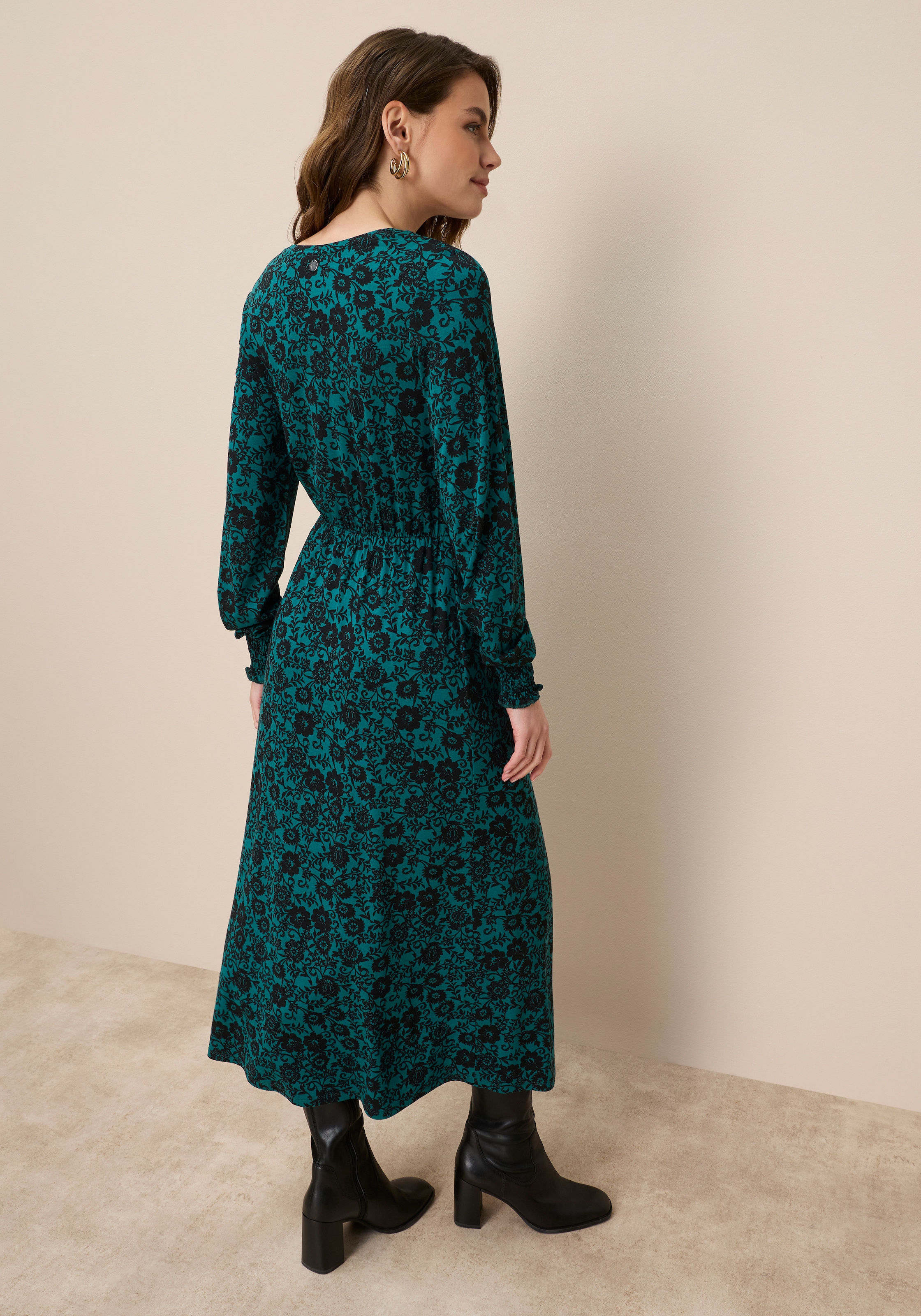 Tamaris Maxikleid mit stilvollem Muster, ideal für die Übergangszeit