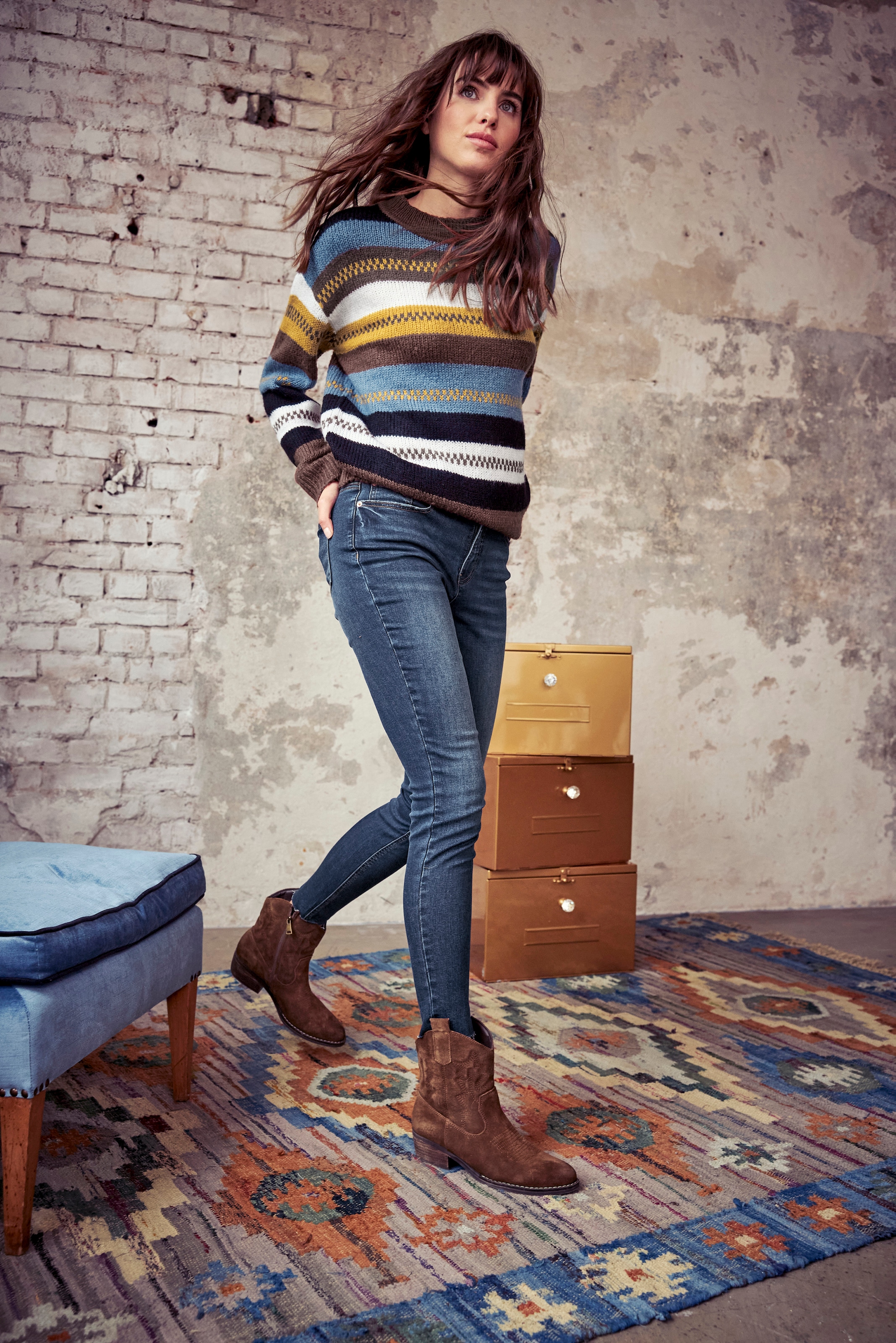 online Skinny-fit-Jeans, regular - kaufen CASUAL waist mit ausgefransten Beinabschluss Aniston