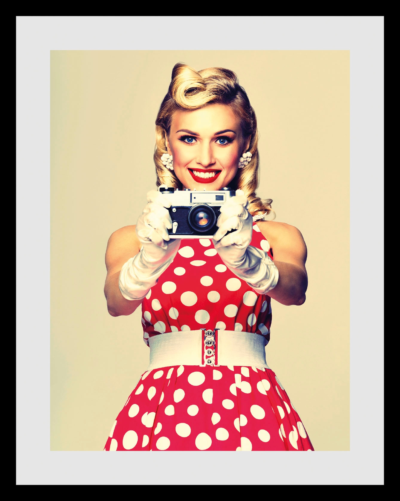 queence Bild »Say Cheese!«, Frau-Bilder von Frauen-Art-Kunst-Fashion-Mode-Magazincover, (1 St.), HD Premium Poster-Druck inkl. Holzrahmen
