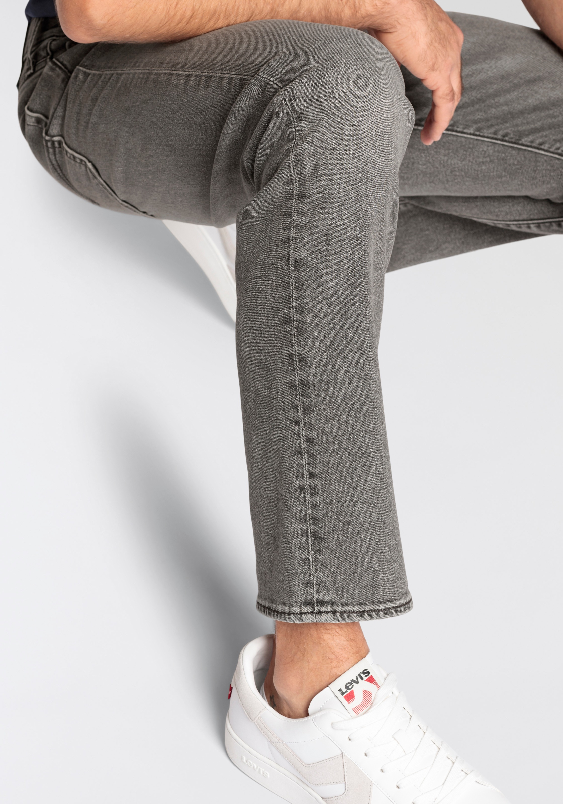 Levi's® Tapered-fit-Jeans »502 TAPER«, in elegantem, modernem Stil