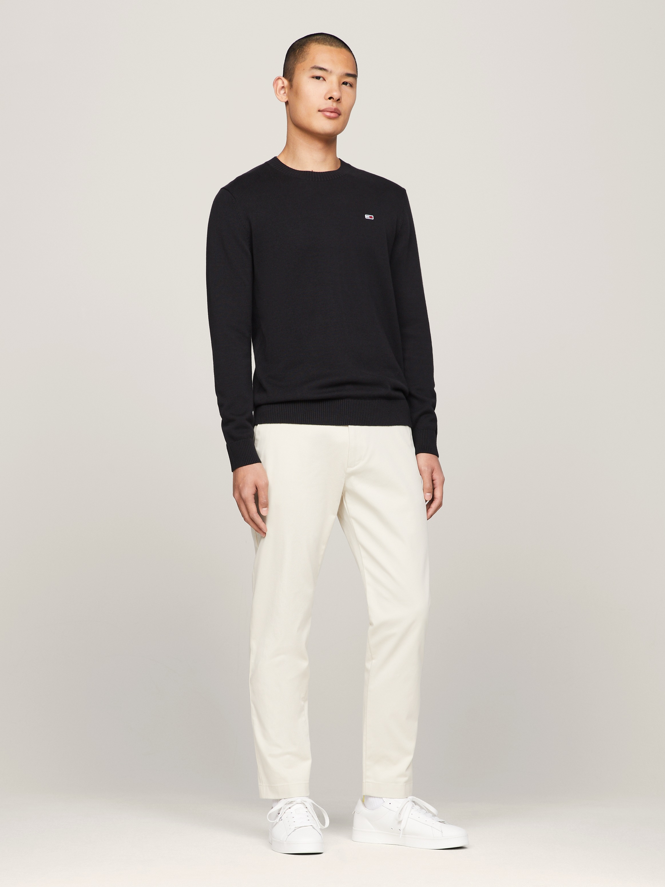 Tommy Jeans Rundhalspullover »TJM SLIM ESSENTIAL LIGHT SWEATER«, mit Flag-Patch