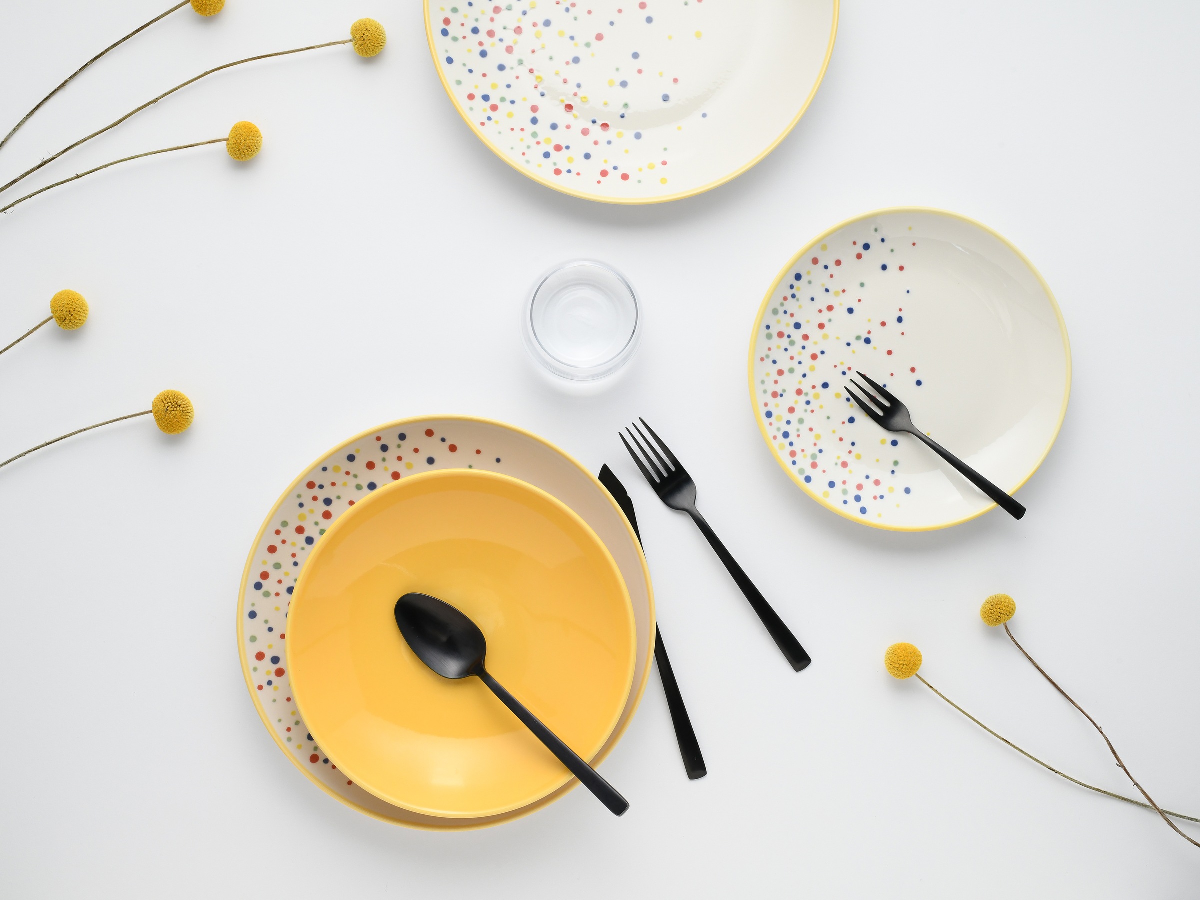 CreaTable Teller-Set »Joy, Tellerset 12-tlg.«, (Set, 12 tlg.), Unregelmäßige bunte Punkte, Gute Laune Geschirr, Frisch, Freundlich