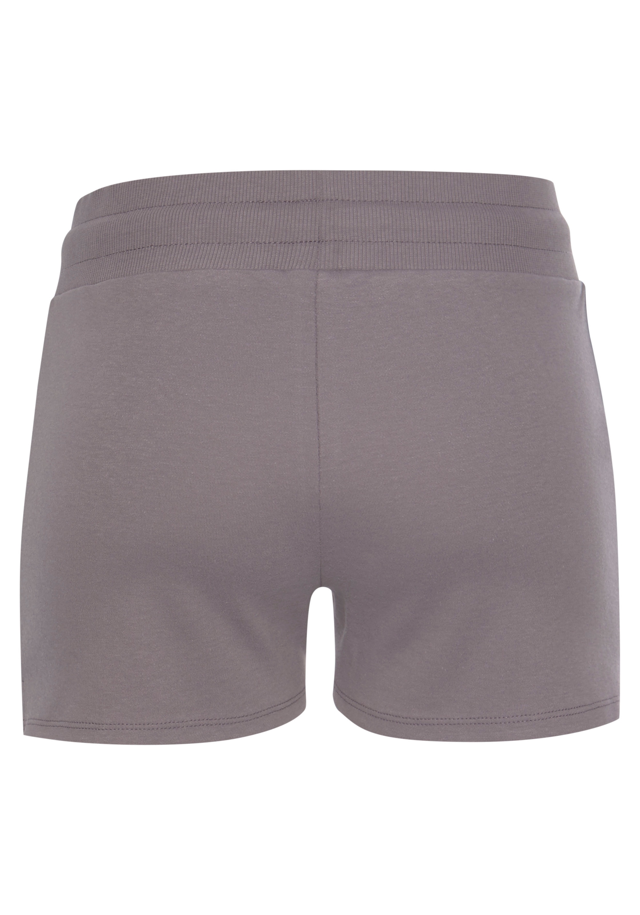 LASCANA ACTIVE Shorts »-Kurze Hose«, mit kleinen Seitenschlitzen