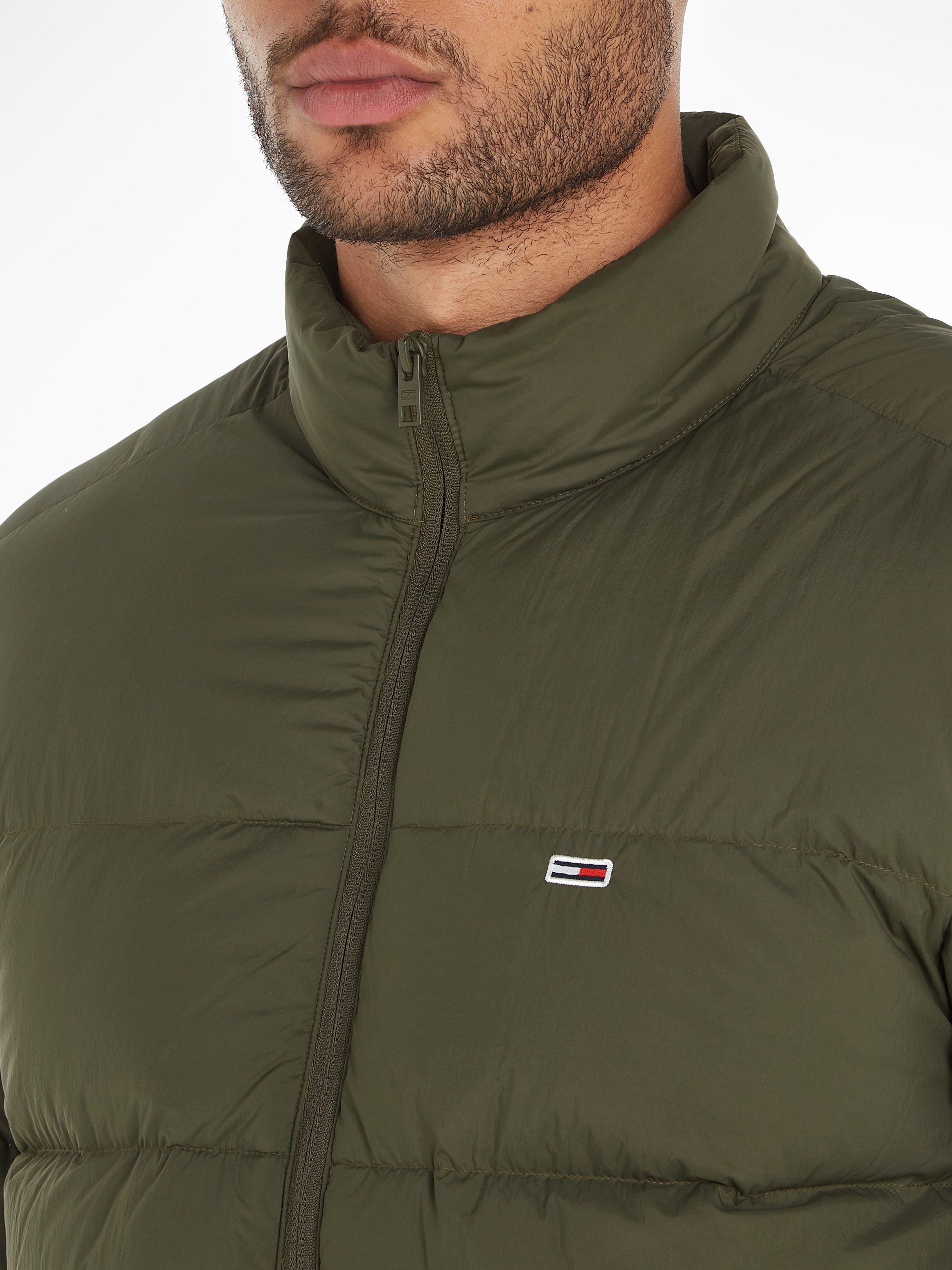 Tommy Jeans Steppjacke »TJM LIGHT DOWN JACKET«, mit Logostickerei