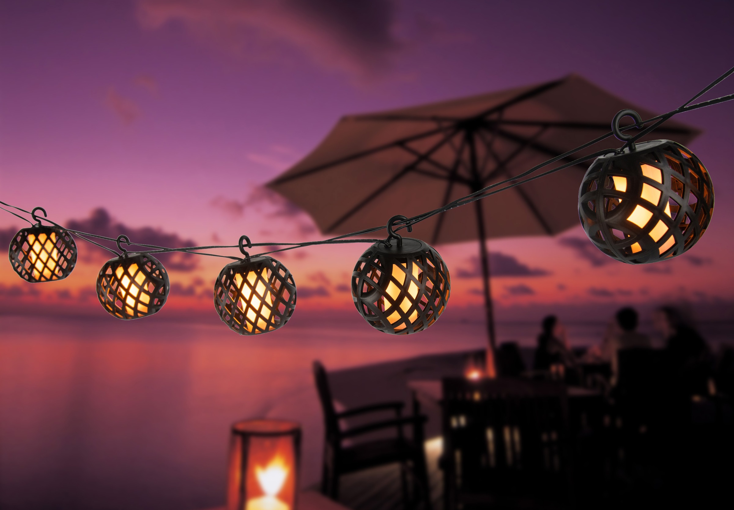 GLOBO LIGHTING LED Solarleuchte »SOLAR-LICHTERKETTE KUNSTSTOFF SCHWARZ, 98XLED« LED-Modul 1 Stk. Extra-Warmweiß Flammenoptik für besonders stimmungsvolles Licht