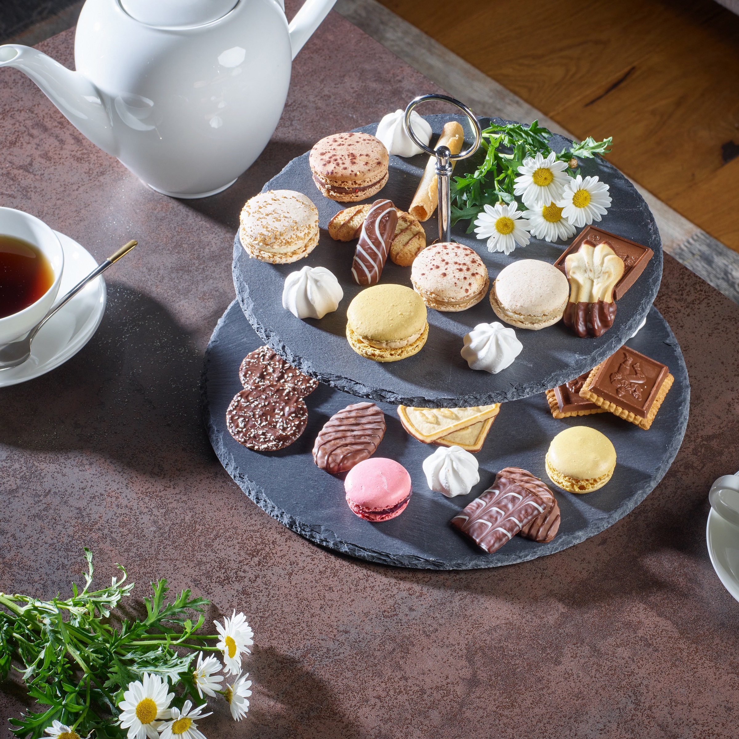 ECHTWERK Etagere »Schiefer Etagere«, für Gebäck, Obst, Käse und Dessert aus Naturschiefer mit Metallgriff