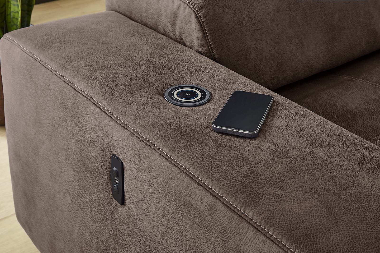Jockenhöfer Gruppe Ecksofa »Le Mans L-Form mit elektromotorischer Sitztiefenverstellung (30 cm)«, und induktiver Lademöglichkeit + USB A und C, verstellbare Kopfstützen