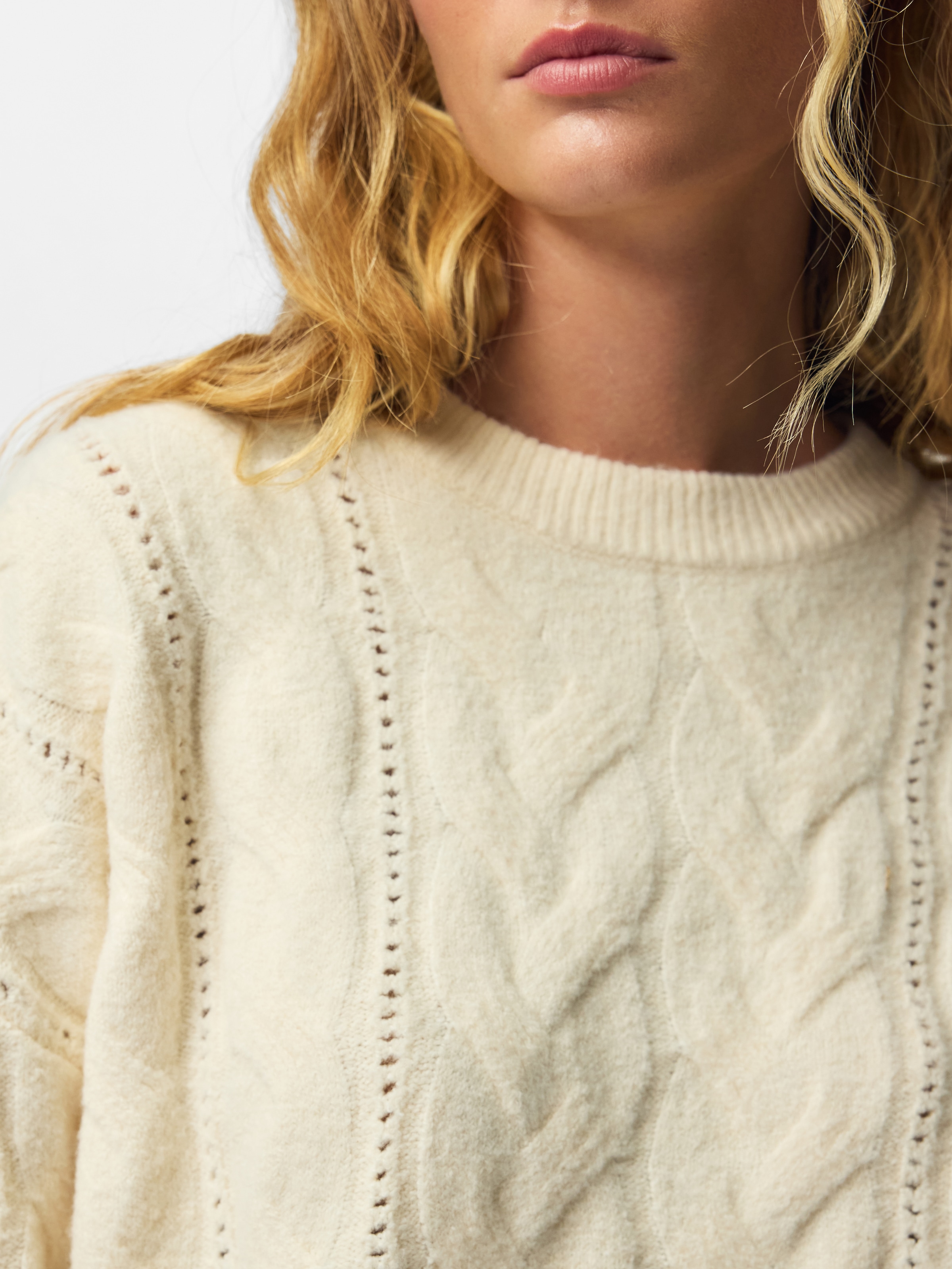 pieces Strickpullover »PCKATHY LS O-NECK CABLE KNIT NOOS BC« Materialmix, Zopfstrickmuster