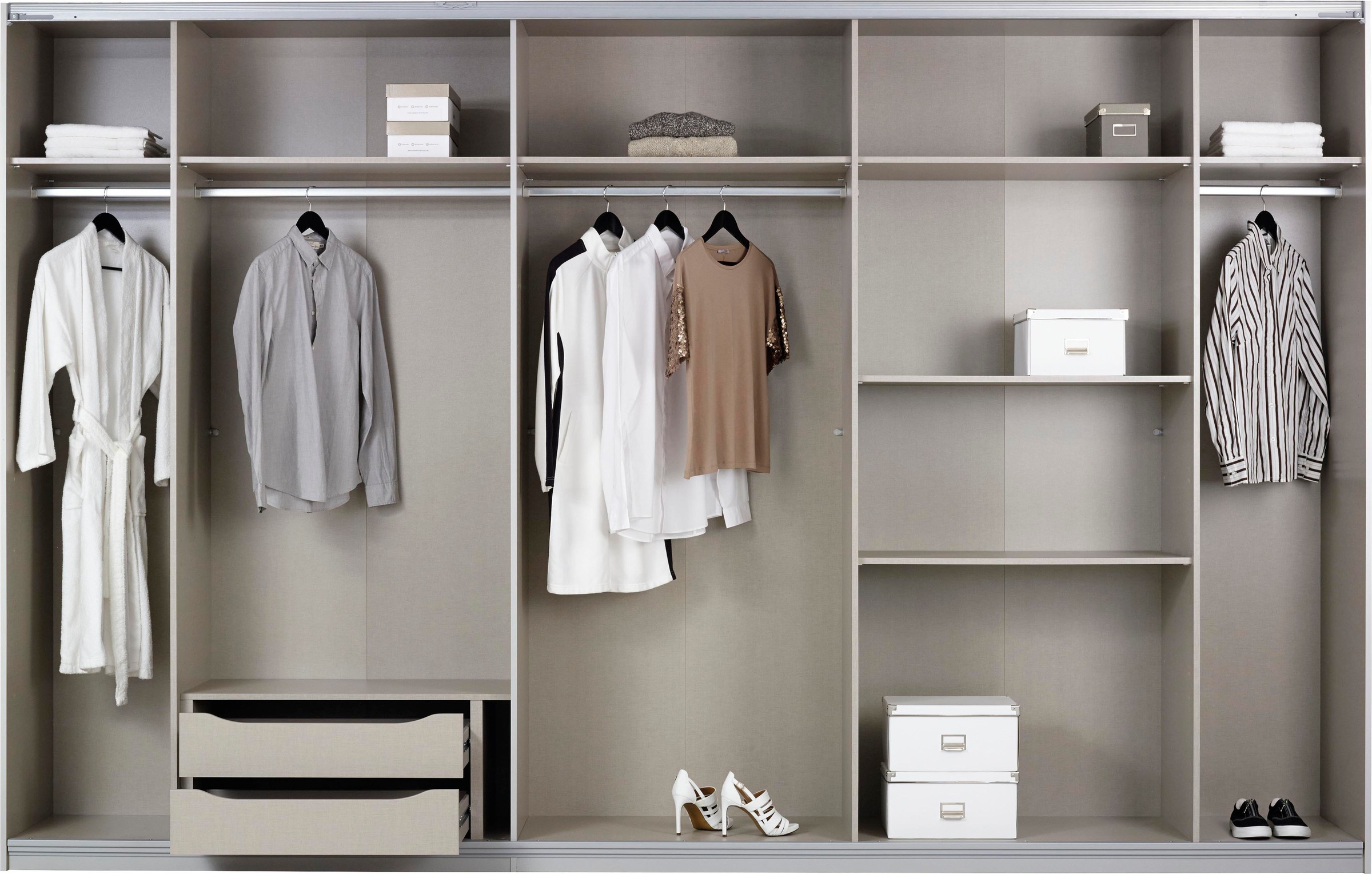 rauch Schwebetürenschrank »Kleiderschrank Schrank Garderobe Schlafzimmerschrank TUBONA«, mit umfangreicher Innenausstattung und Passepartout MADE IN GERMANY