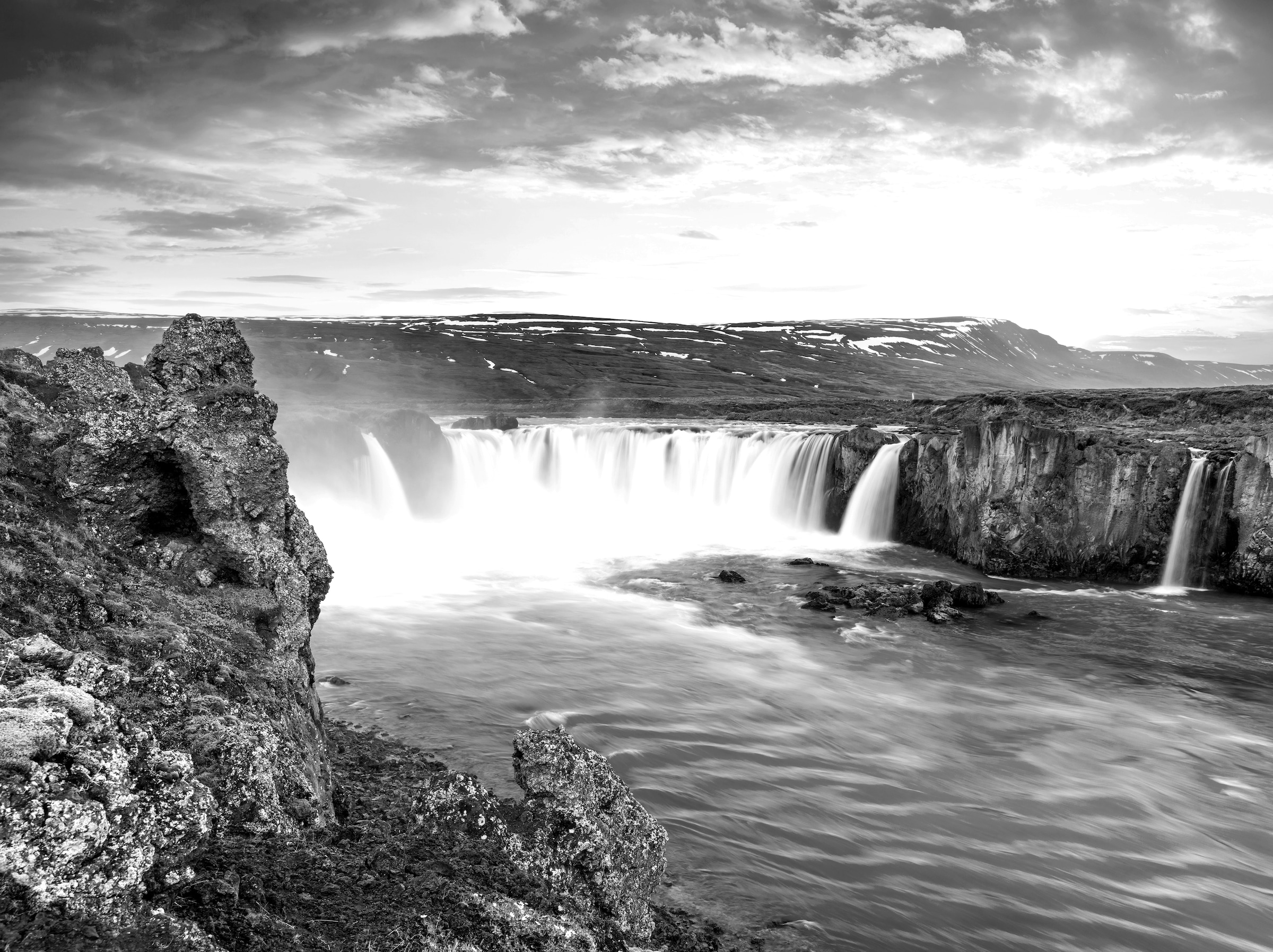 Papermoon Fototapete »Wasserfall Schwarz & Weiß« günstig online kaufen