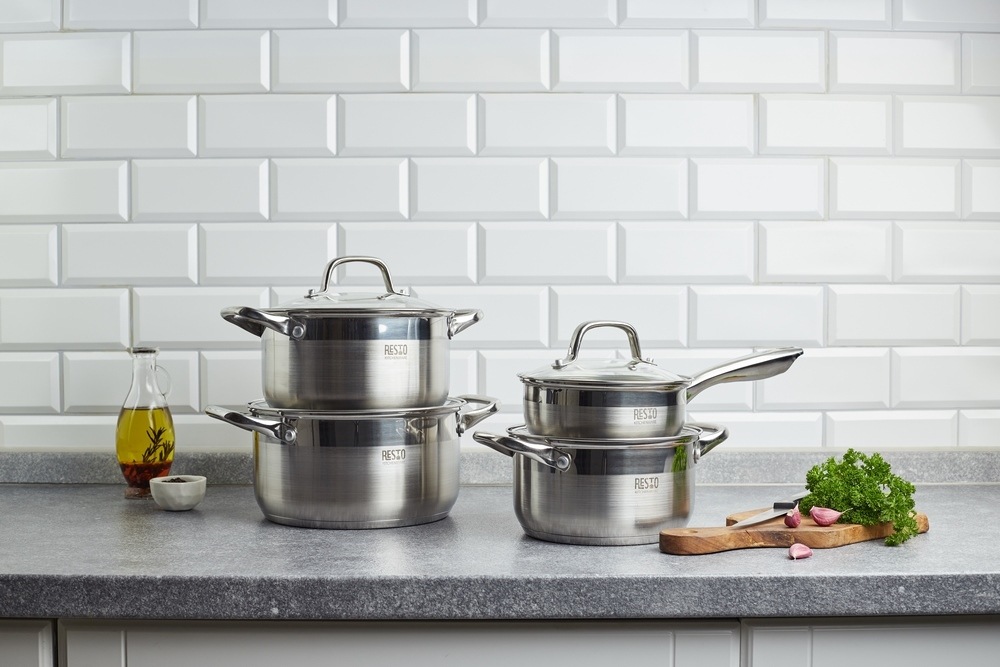RESTO Kitchenware Kasserolle »Libra, Soßentopf 1,4 l, energiesparend und spülmaschinenfest«, Edelstahl 18/10, (2 tlg.), mit hitzebeständigem Glasdeckel und Griff