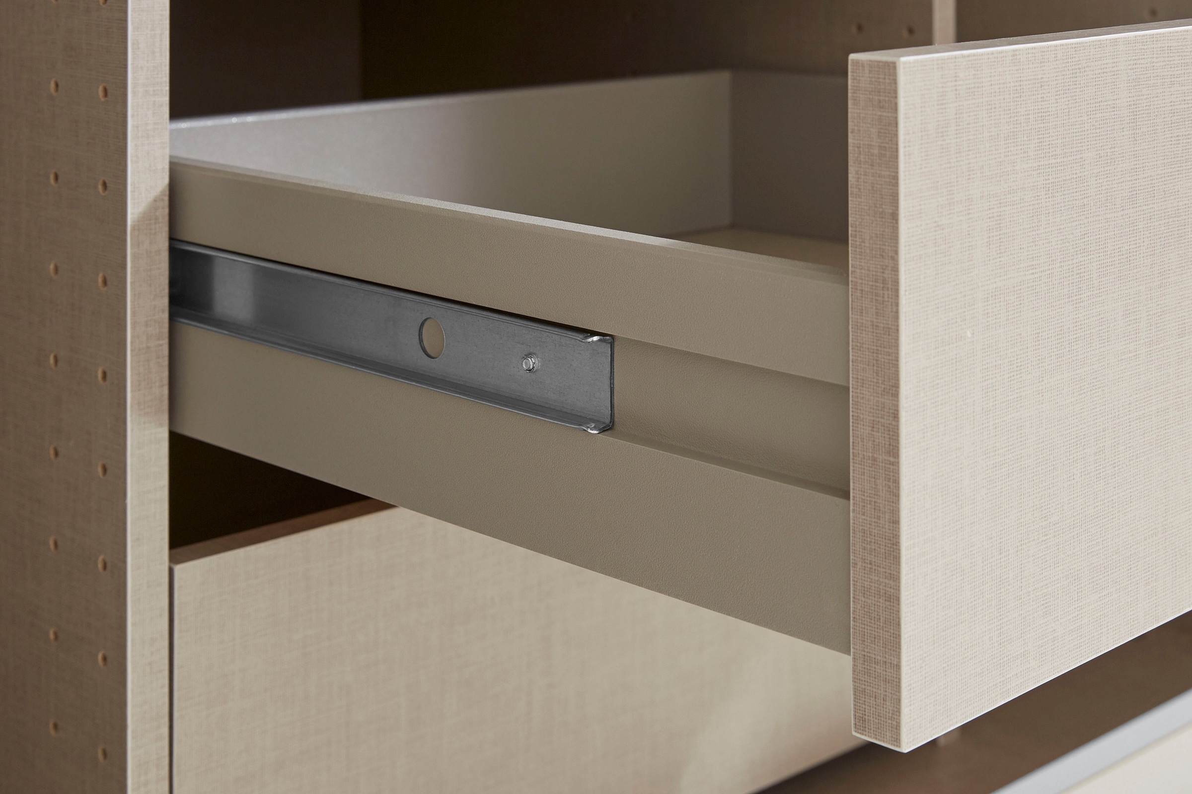 rauch Drehtürenschrank »Kleiderschrank Schrank Garderobe TOPSELLER OTELI inkl. Inneneinteilung«, (erhältlich in Breiten 91-360 cm, ab Breite 136cm inkl. Innenschubladen), mit zusätzlichen Einlegeböden, optional mit Spiegel MADE IN GERMANY