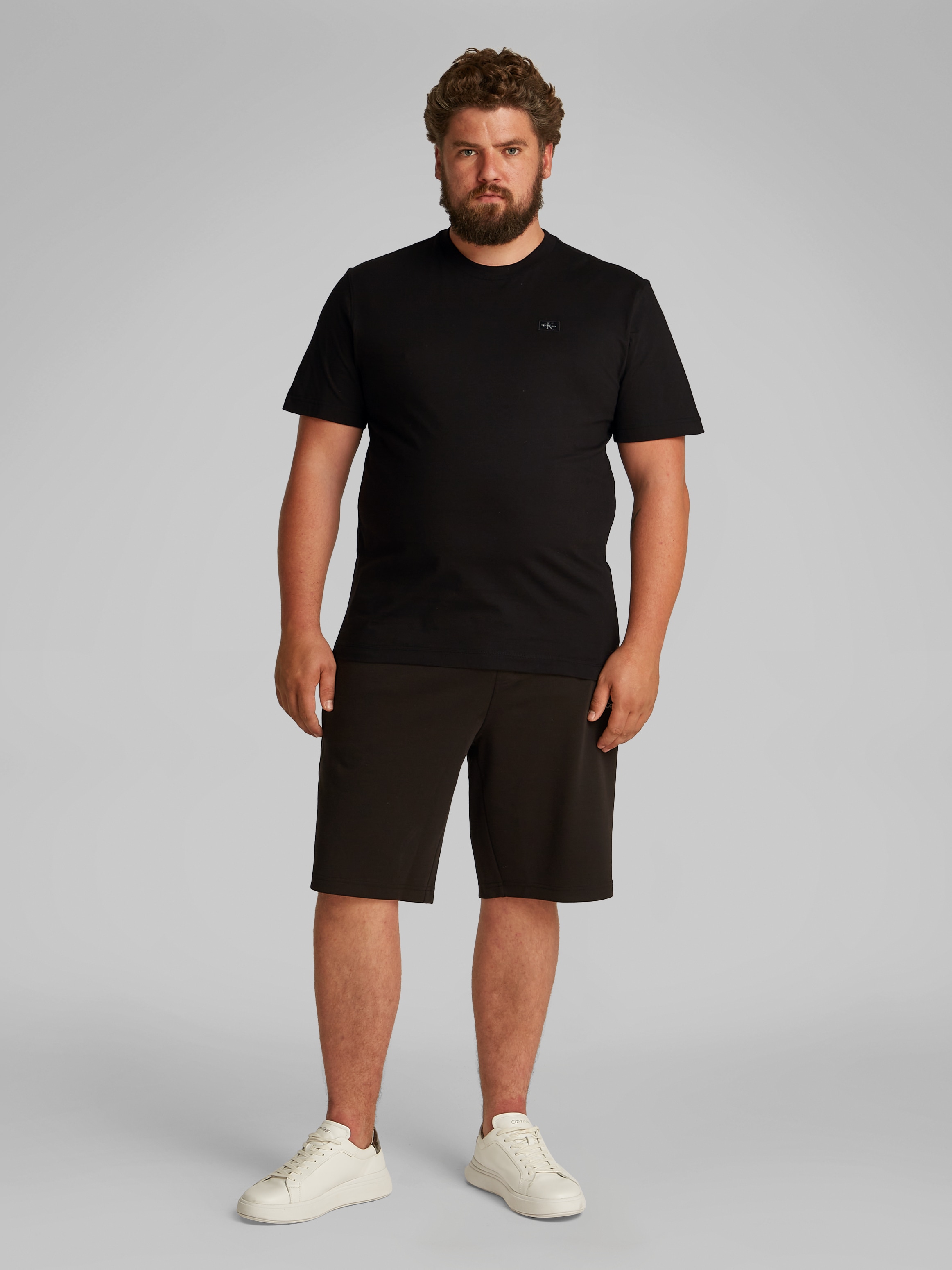 Calvin Klein Jeans Plus T-Shirt »PLUS WOVEN LABEL REGULAR TEE«, in großen Größen, mit kleinem Logo-Patch