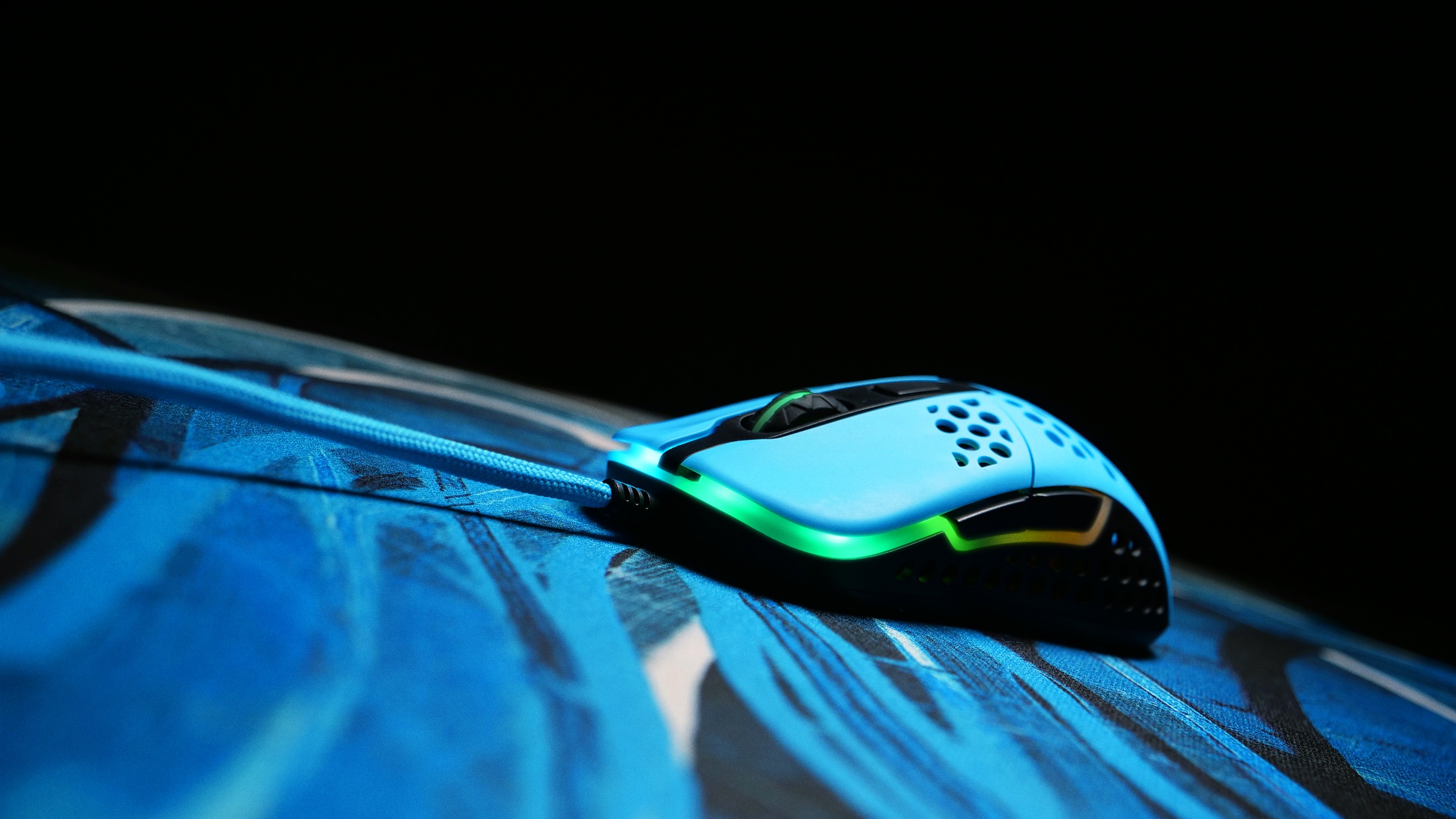 Cherry Xtrfy Gaming-Maus »M42 RGB«, kabelgebunden, ultraleichte Gaming-Maus