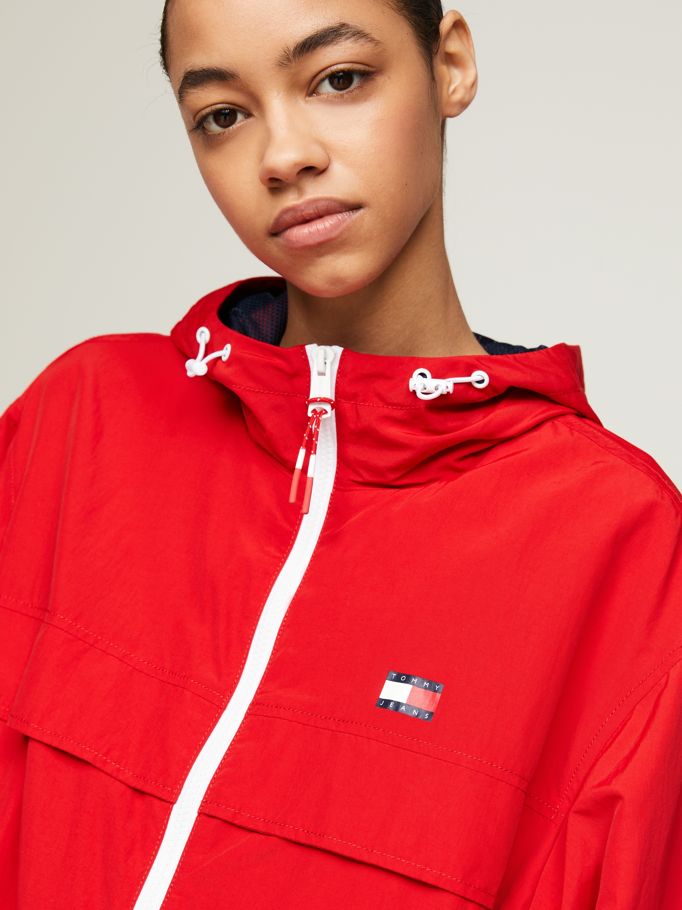 Tommy Jeans Windbreaker »TJW CHICAGO WINDBREAKER EXT«, mit Kapuze, mit kontrastfarbenen Reißverschlüssen