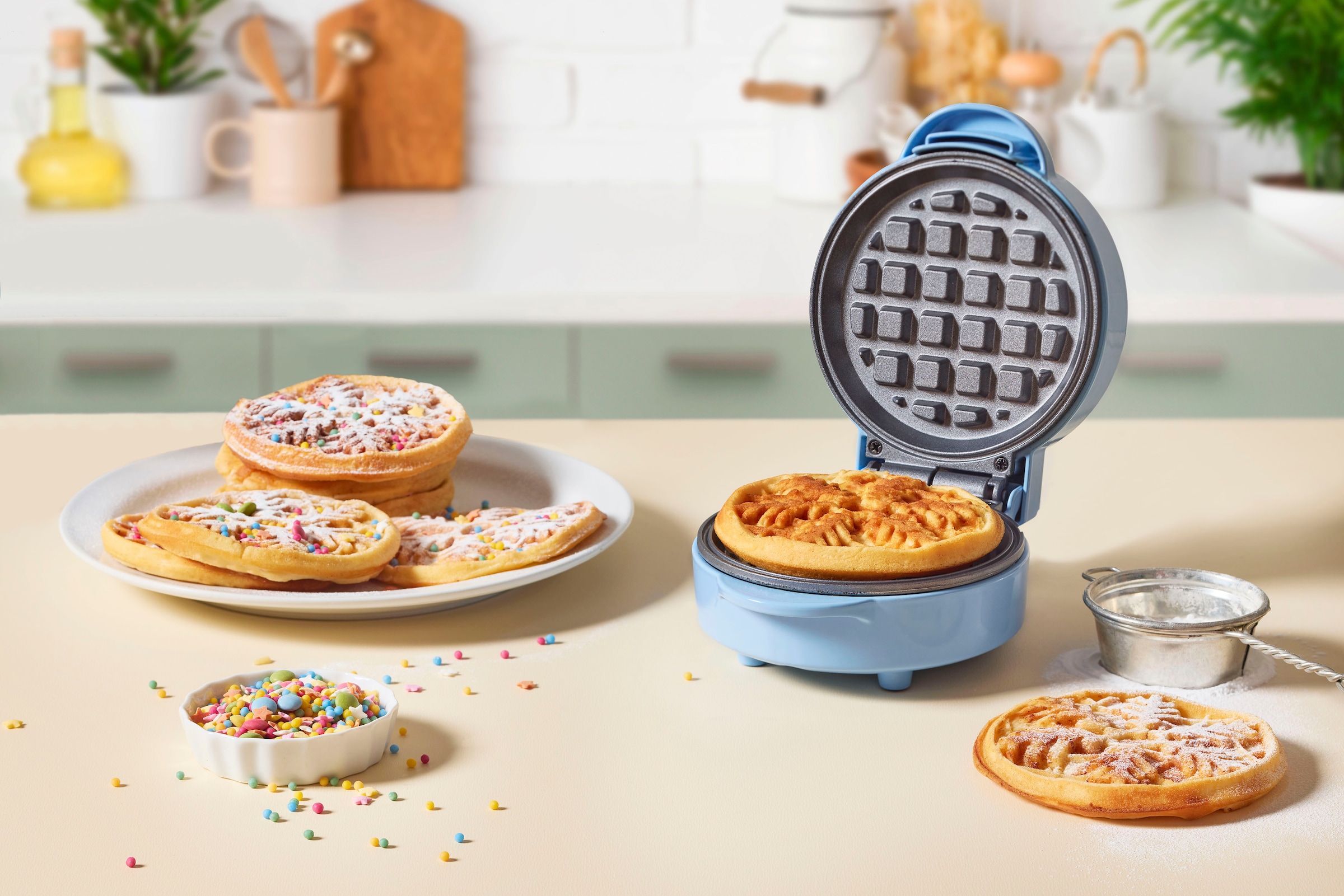 bestron Waffeleisen »AMWF600B mit Schneeflocken-Muster, kleiner Waffelmaker«, 550 W