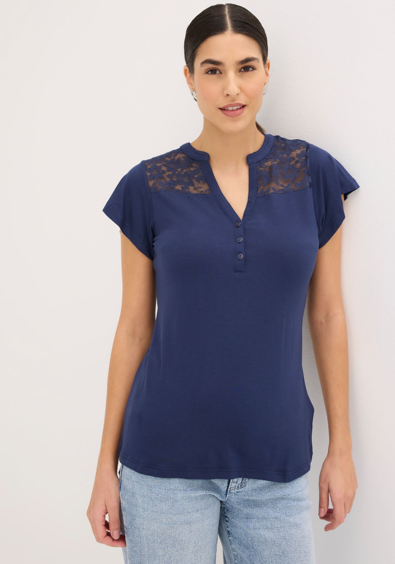 bonprix Henleyshirt »Henleyshirt aus Viskose-Mix« figurumschmeichelnde Passform, Kurzarm, aus Viskose-Mix mit Elasthan