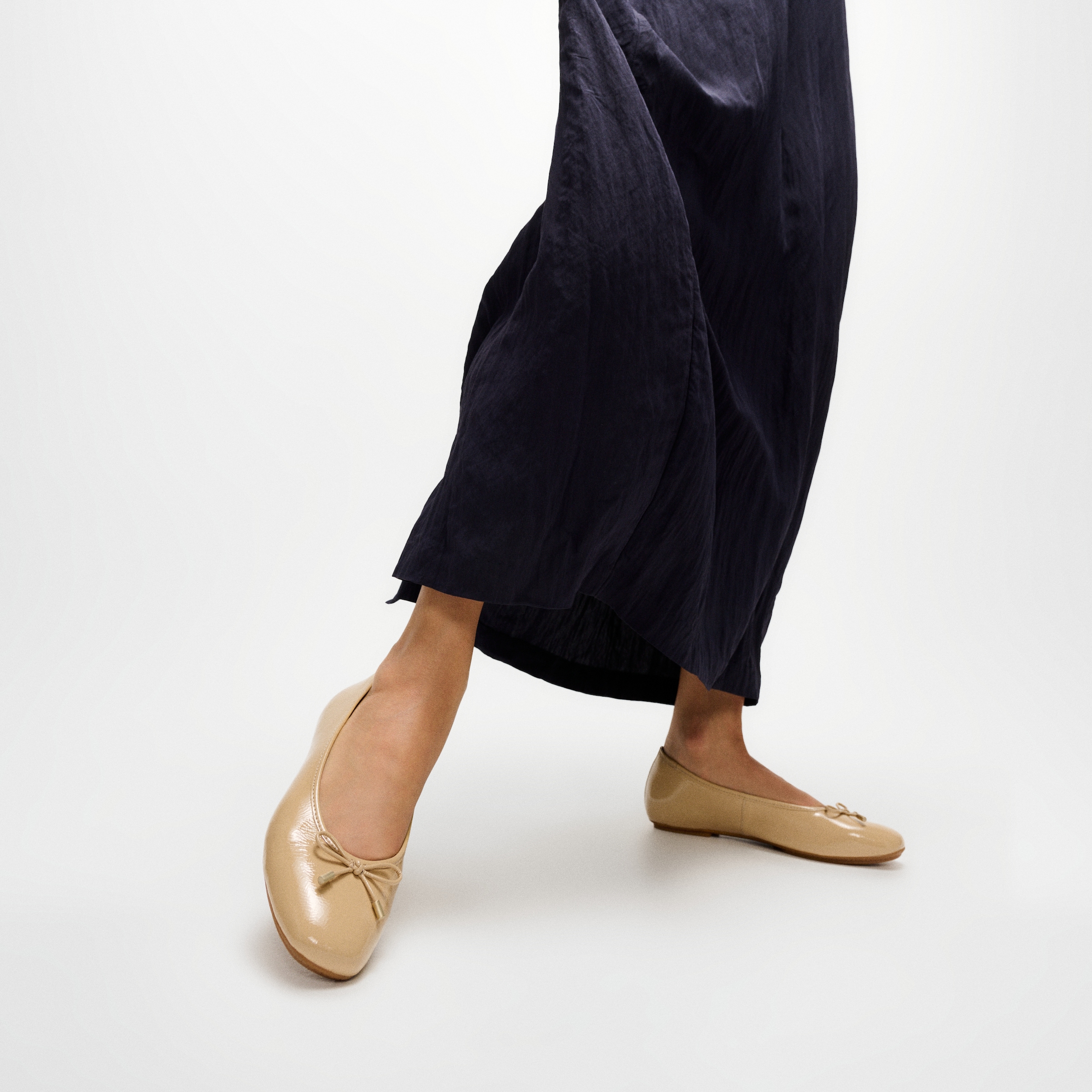 Fitflop Ballerina »DELICATO BOW TEXTURED PATENT-LEATHER BALLET FLATS«  Businessschuh, Schlupfschuh mit dezenter Zierschleife