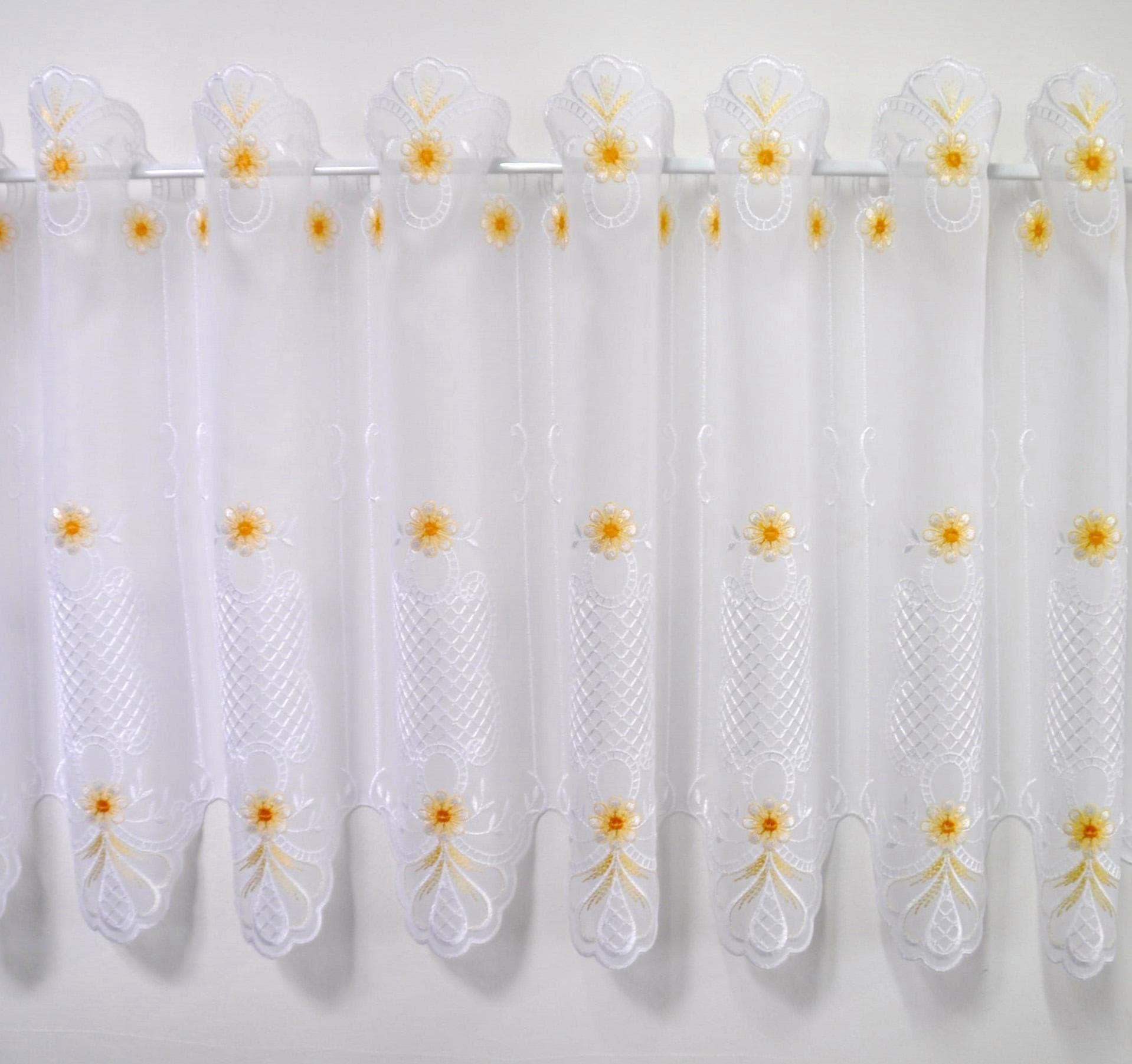 Stickereien Plauen Scheibengardine »BLÜMCHEN« Durchzuglöcher 1 Stk. tlg. günstig online kaufen