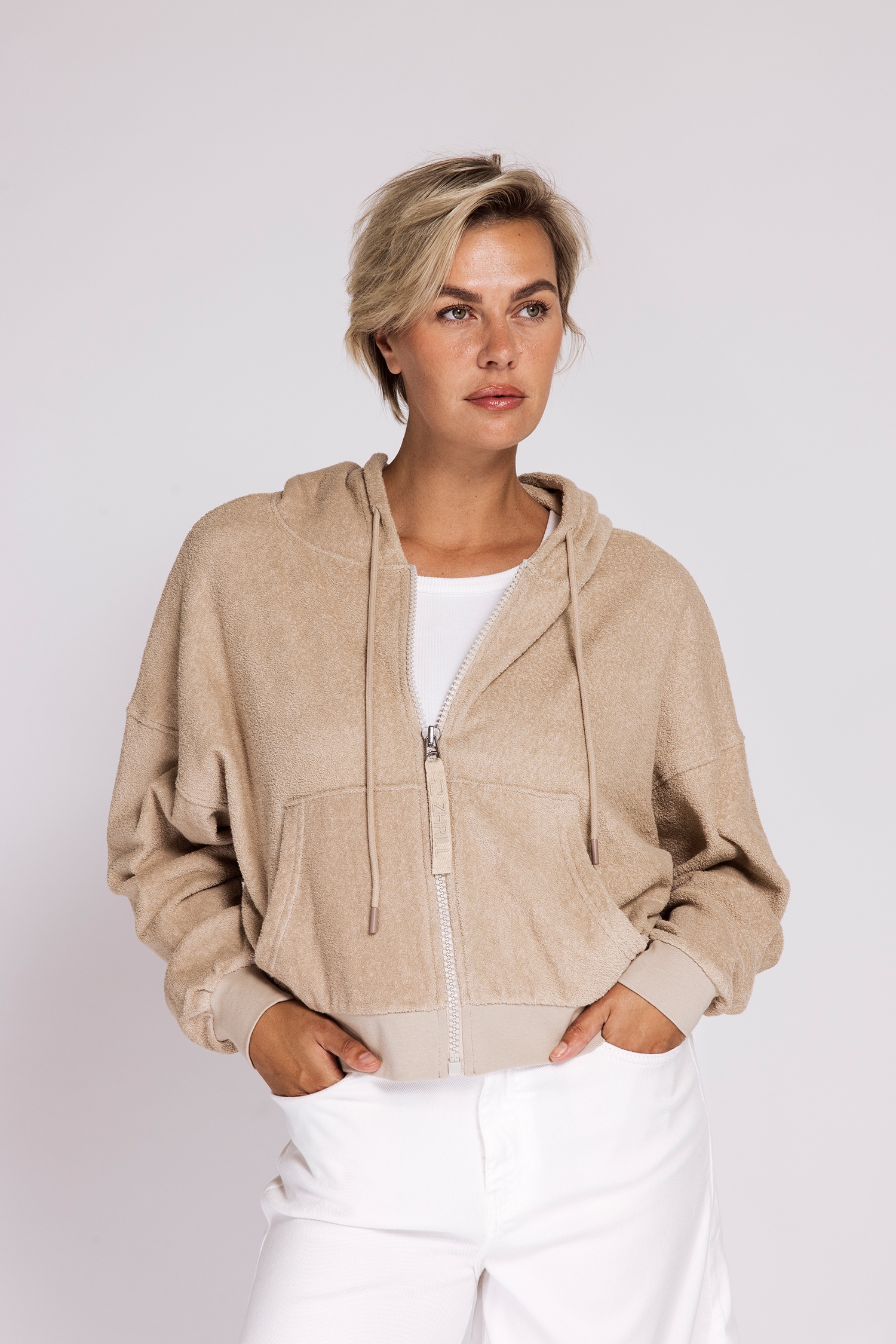 Zhrill Sweatblazer »RATANA« lässiger Look, hüftlange Schnittform, mit Kängurutasche