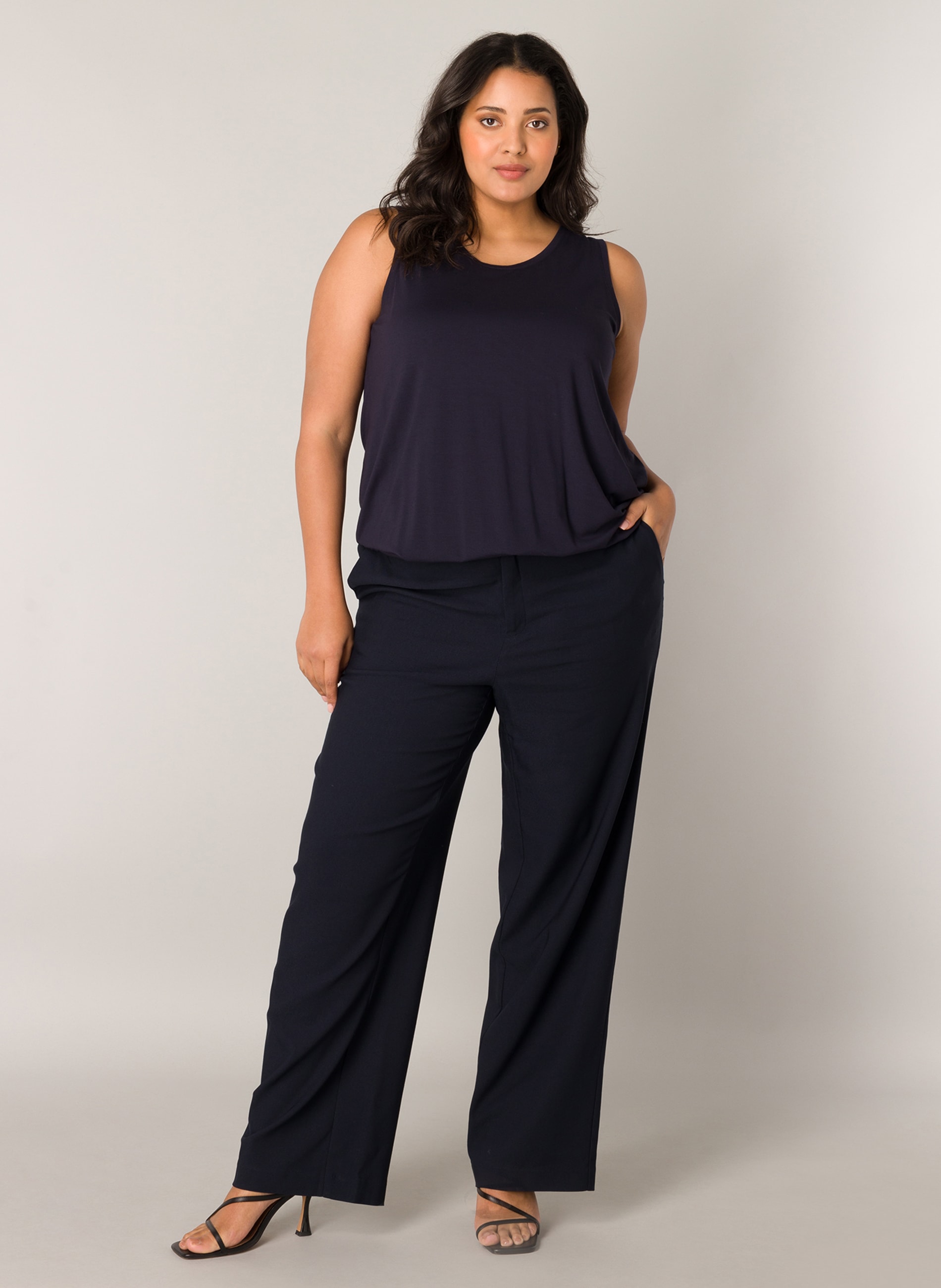 Base Level Curvy Stoffhose, mit Schlag und Viskose