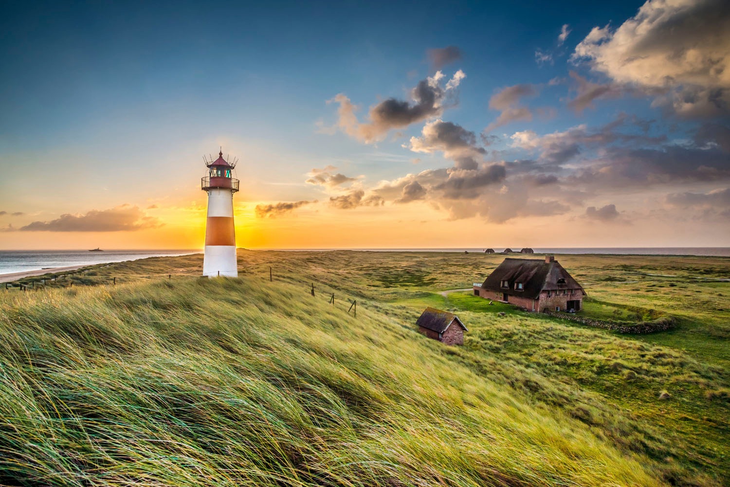 queence Acrylglasbild »Edgar«, Landschaft-Himmel-Leuchtturm-Wiesen & Bäume- günstig online kaufen
