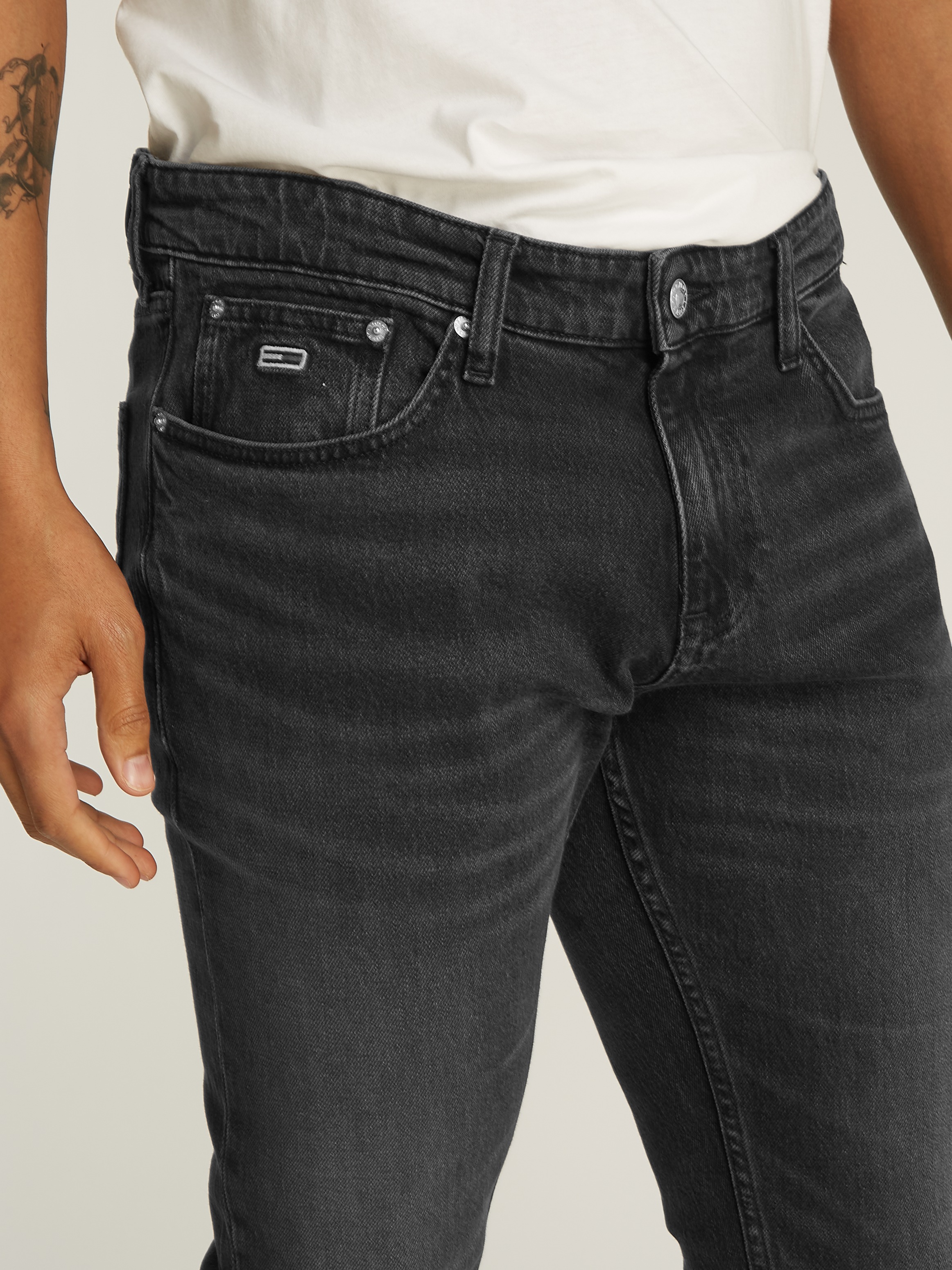 Tommy Jeans Slim-fit-Jeans »Scanton Slim Denim«, mit Logostickereien