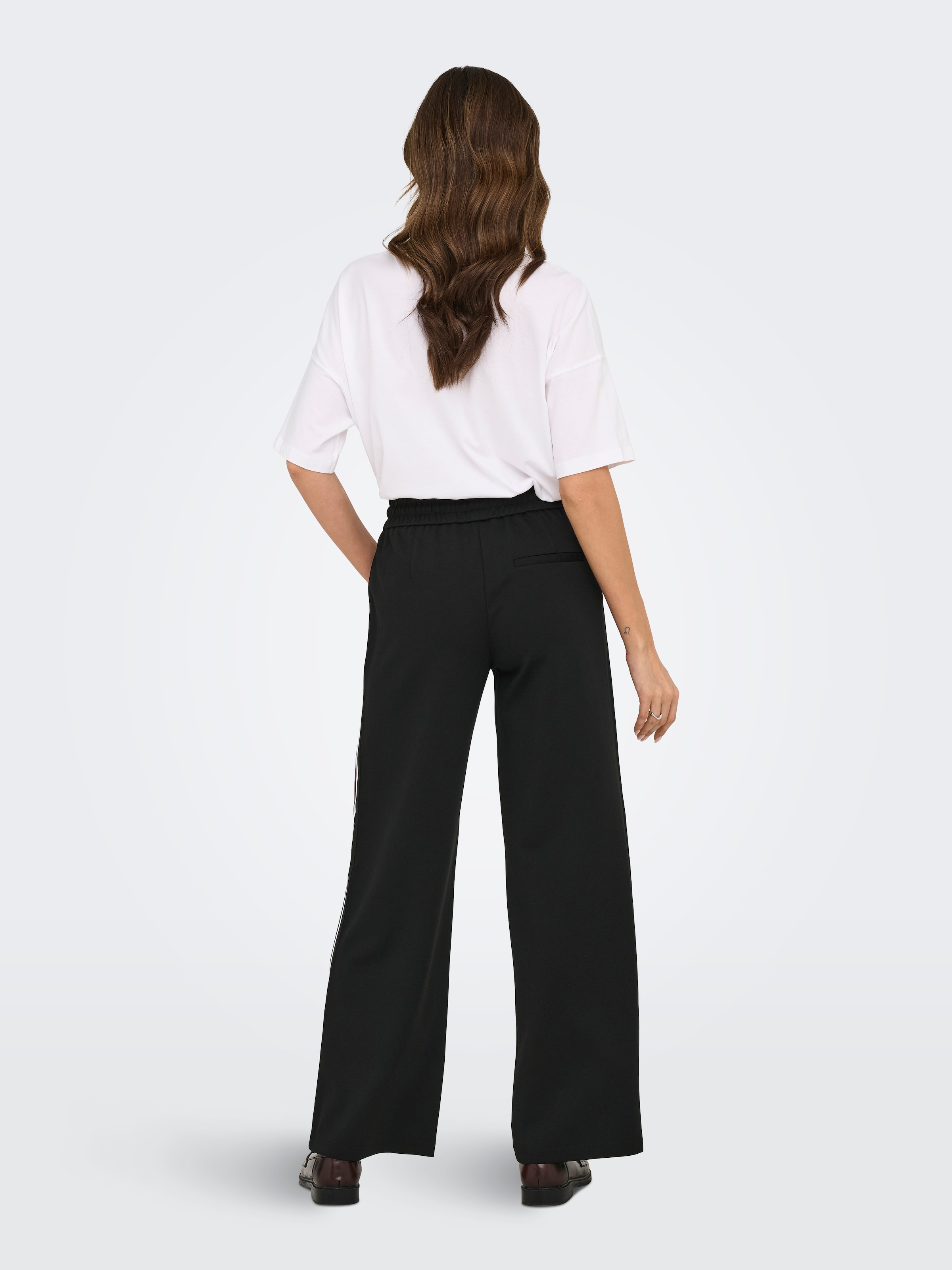 ONLY Jogger Pants »ONLPOPTRASH-TADIA MW X-WIDE TAPE PNT«, mit seitlichem Farbeinsatz