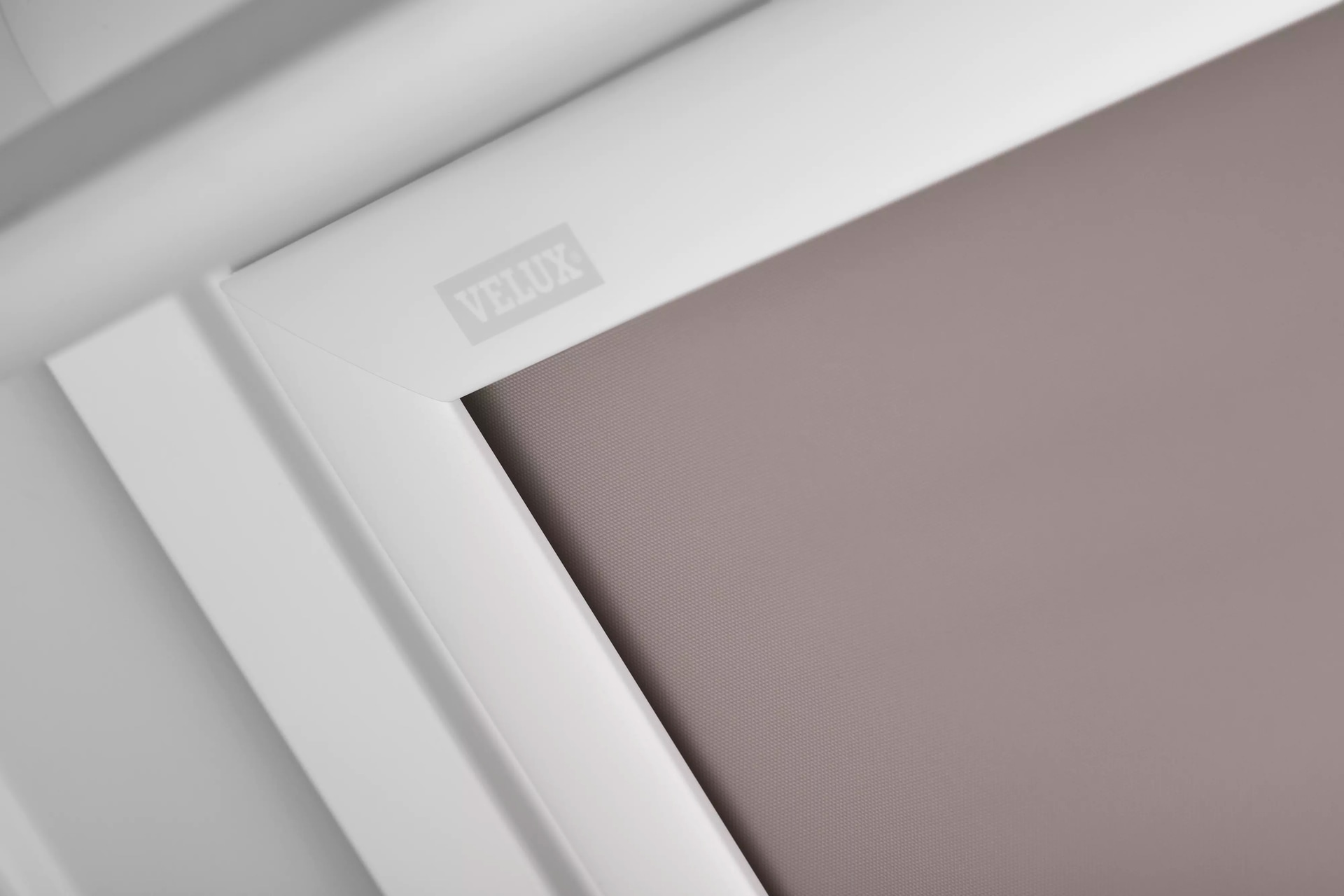 VELUX Verdunklungsrollo »DKL 4580SWL, Farbe hell taupe«, verdunkelnd, ohne Bohren, in Führungsschienen, weiße Führungsschienen & Griffleiste